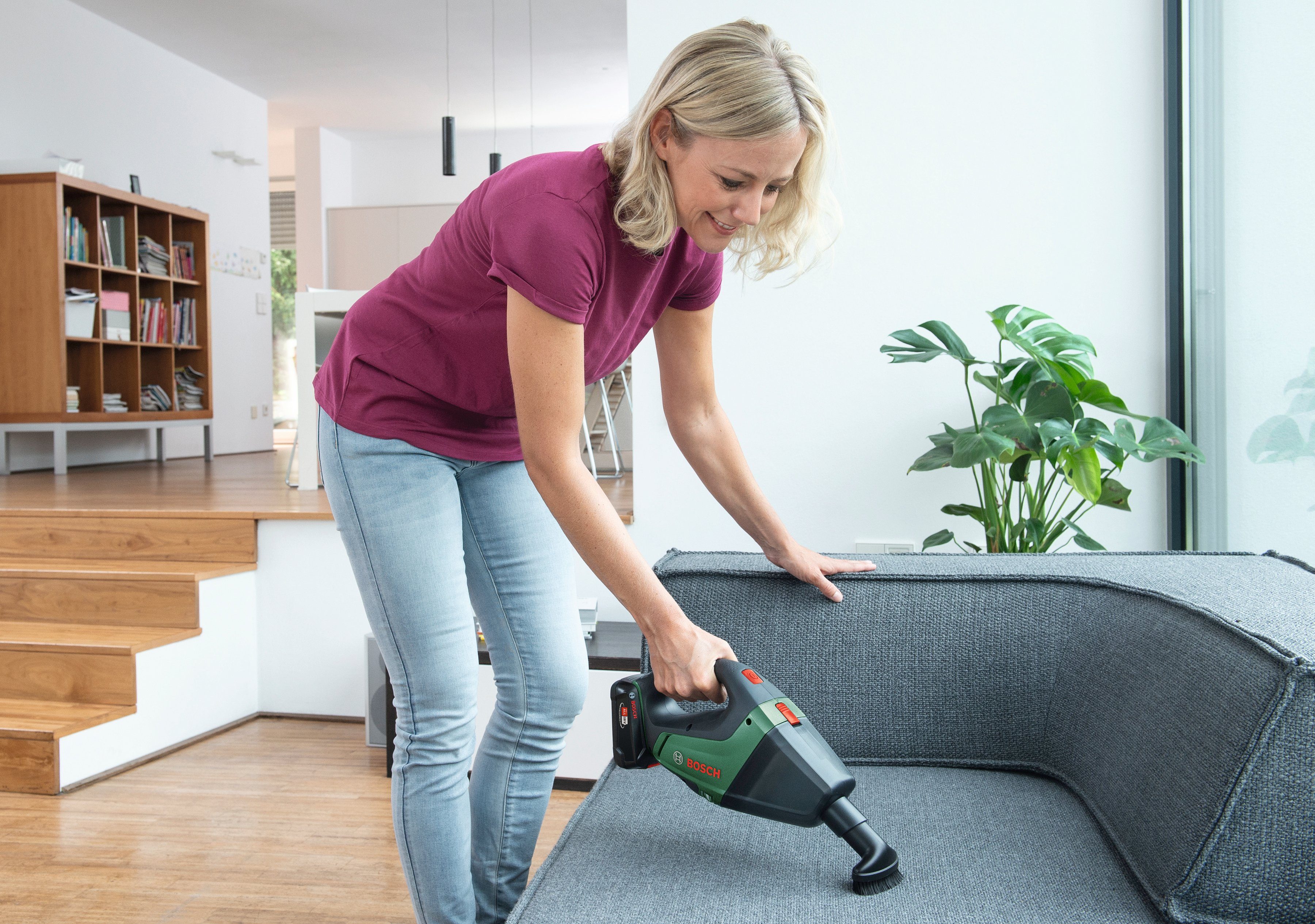 Bosch Home & Garden Akku-Handstaubsauger 18, Akku ohne und UniversalVac Ladegerät beutellos