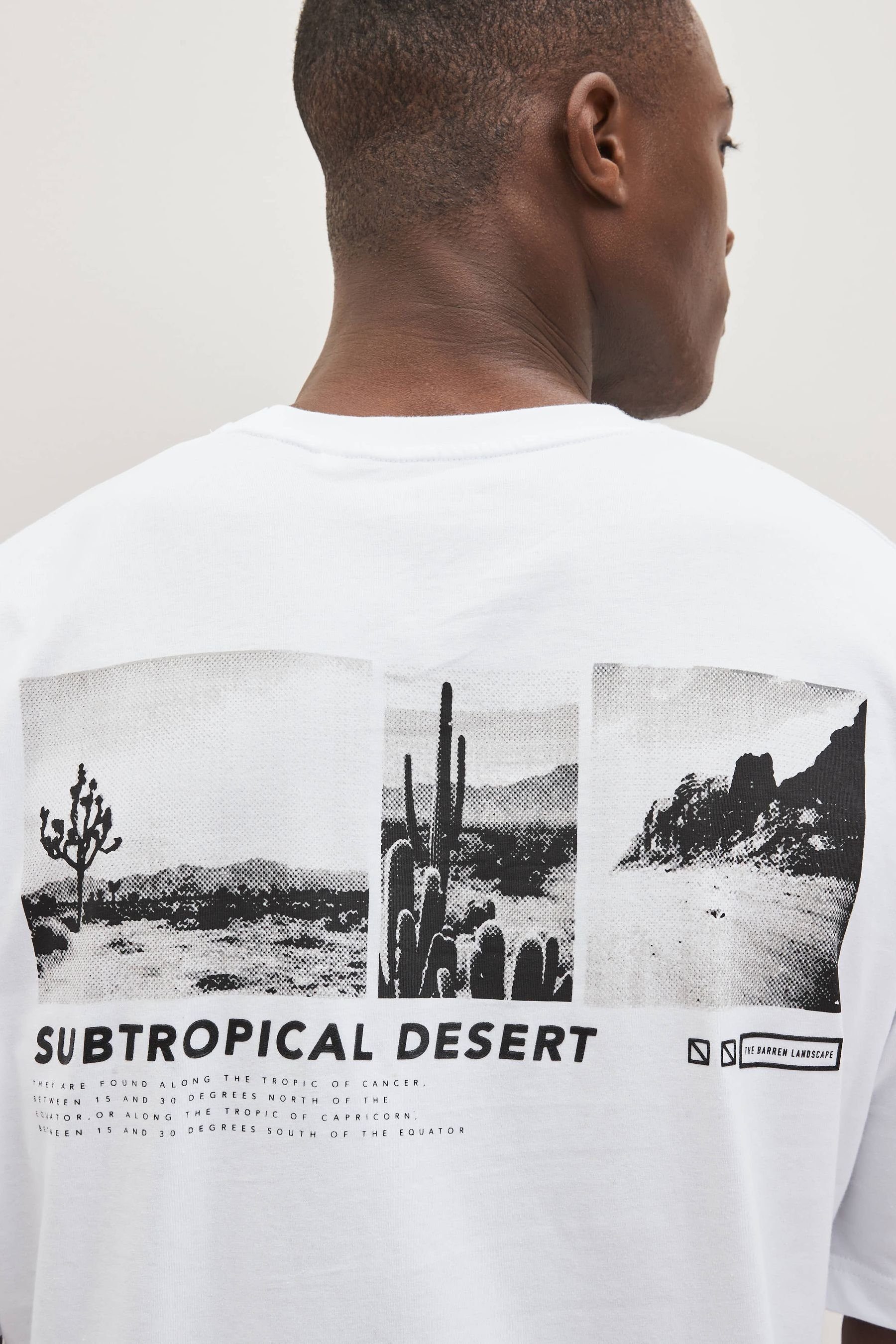im Relaxed Fit Text T-Shirt Desert Print-Shirt (1-tlg) Next Gemustertes White