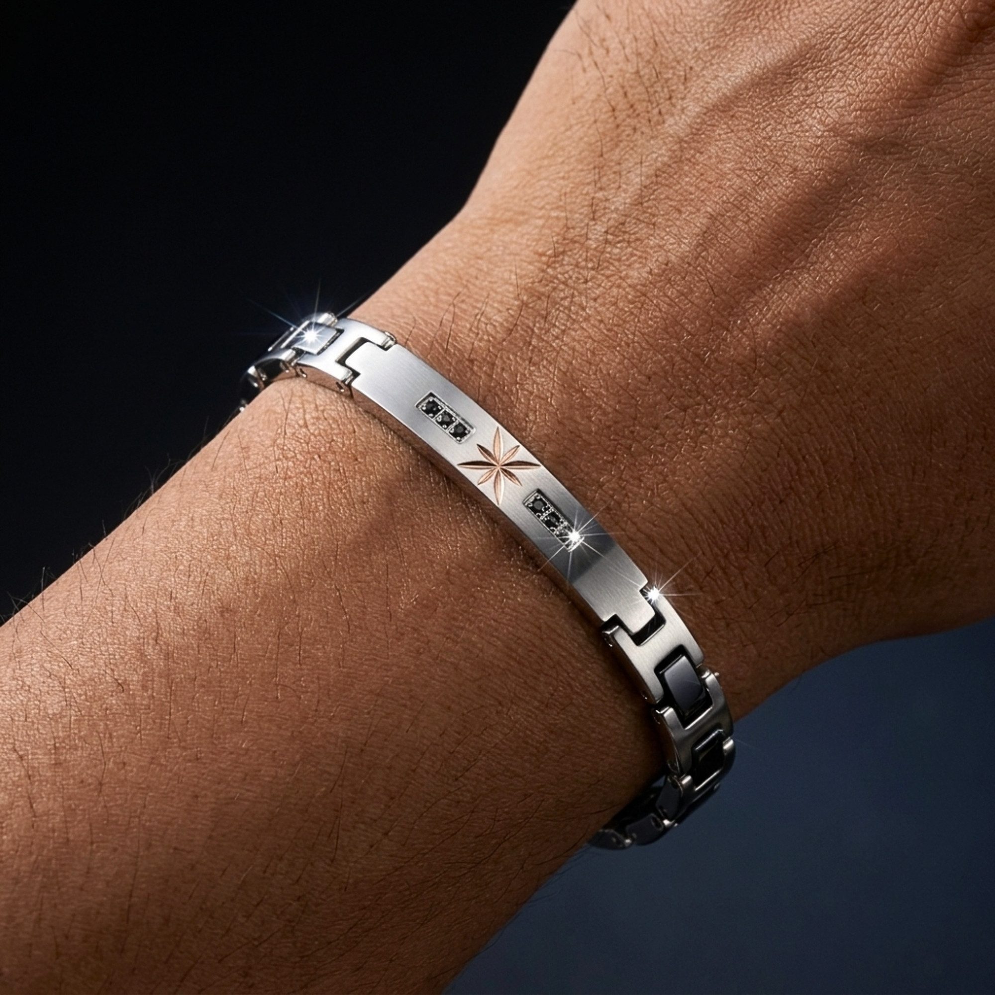 UNIQAL.de Edelstahlarmband TITANO KERAMIK SILBER – Kraft in präziser Form (massive Gliederarchitektur mit kontrollierten Zirkonia-Akzenten, Handgefertigt in Deutschland · inkl. hochwertiger Schmuckverpackung), Solide Haptik · Hautfreundlich · Flexibel verstellbar