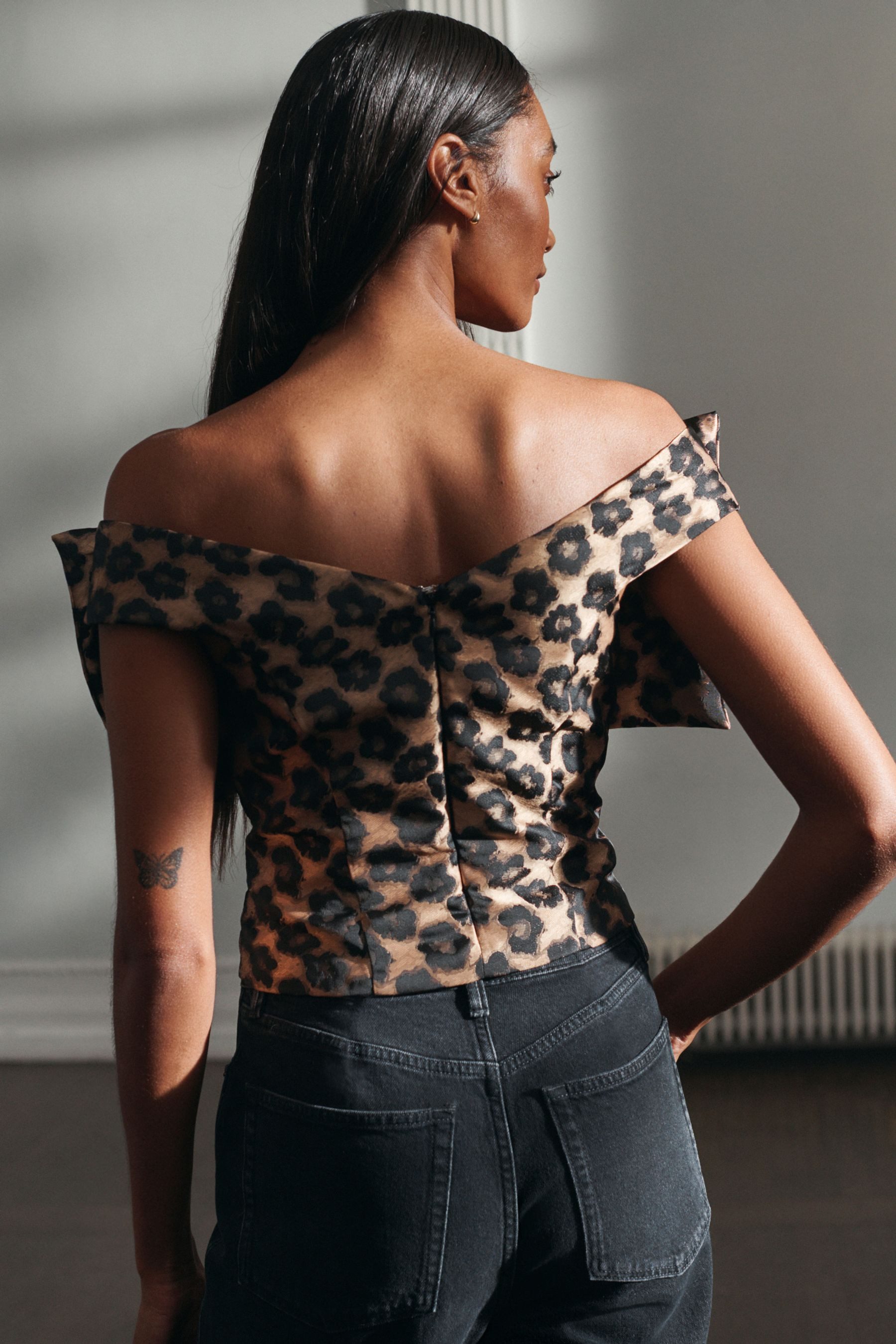 Next Kurzarmbluse Bardot-Oberteil aus Satin mit 3D-Schleife (1-tlg)