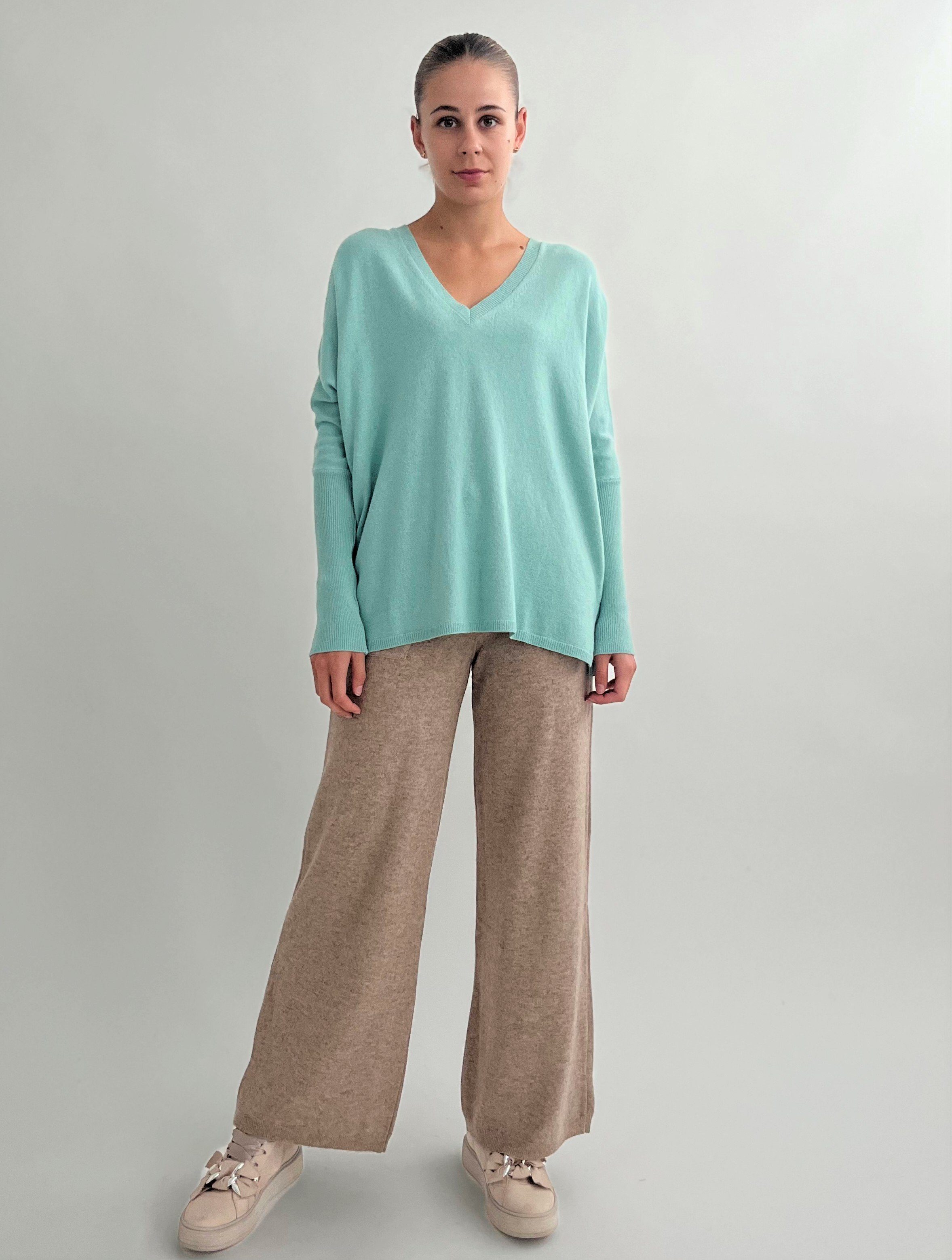 Zuckerwatte V-Ausschnitt-Pullover mit modisch hohem Armbund aus weicher Merino Cashmere Mischung aqua