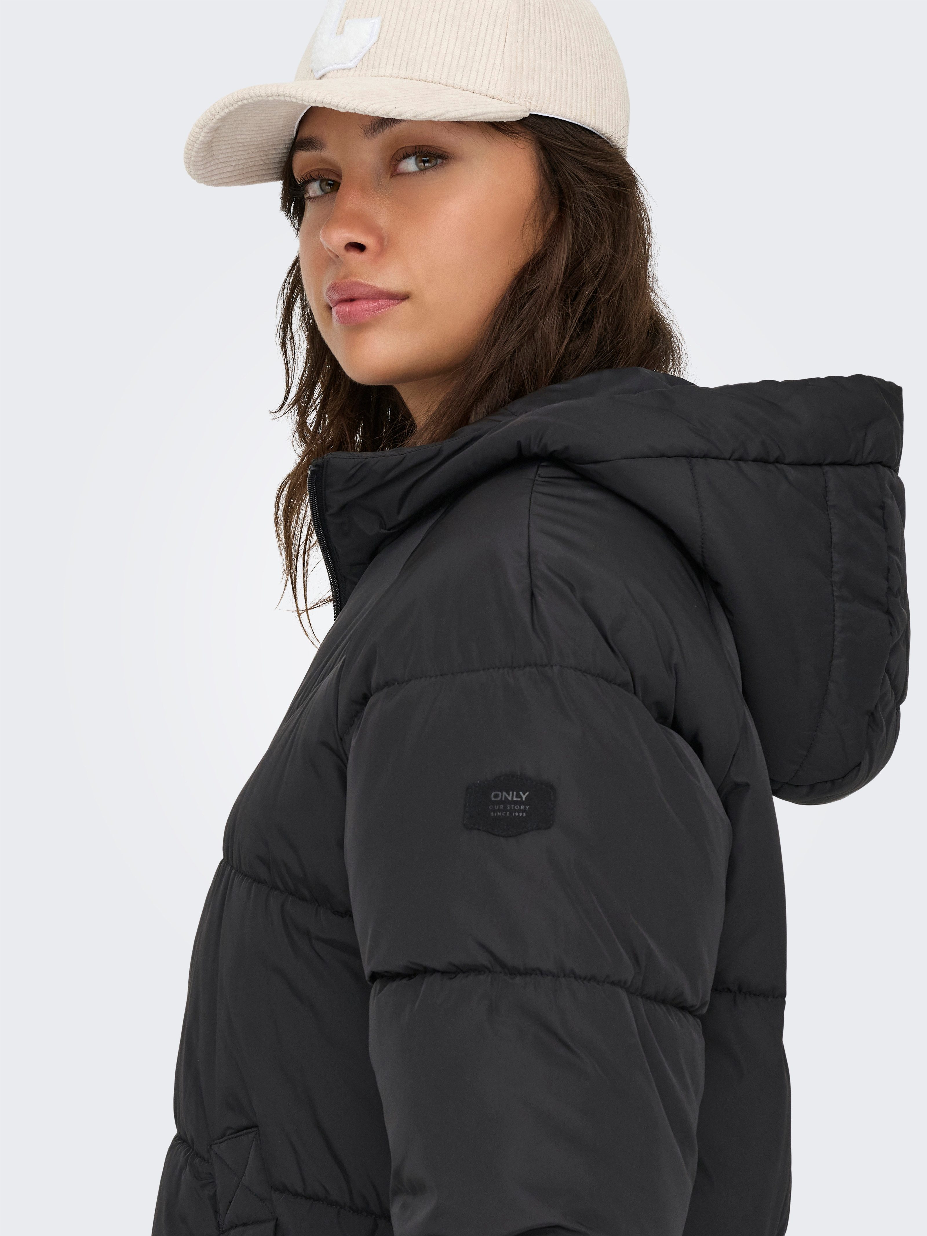 ONLY Steppmantel ONLAMAND – Langer Puffercoat mit 2-Wege-Reißverschluss lässig geschnitten, modisch, Steppware, Materialmix, hochschließend – Bild 5 von 5