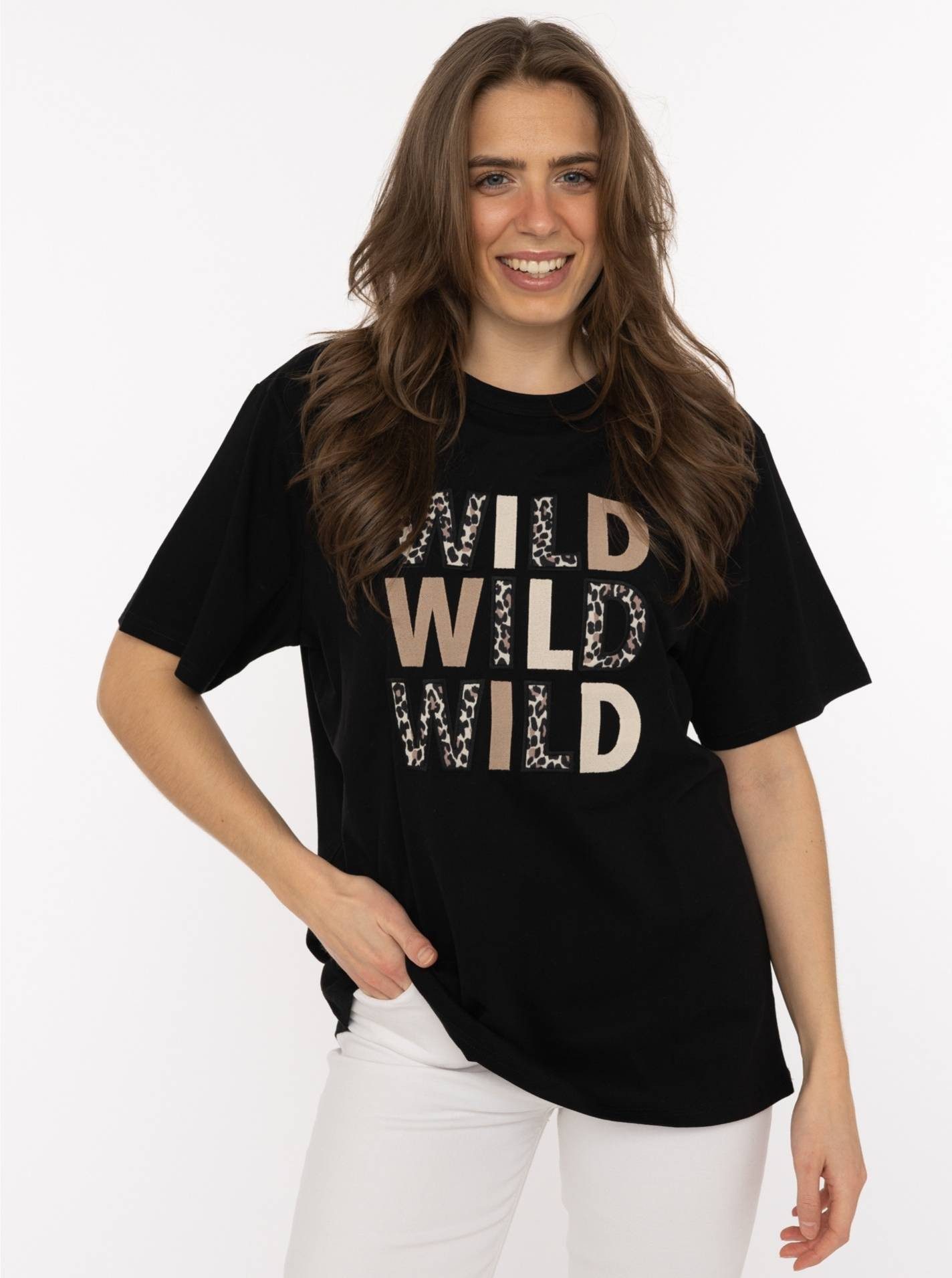 Zwillingsherz T-Shirt "Wild Wild Wild" großer, gestickter Schriftzug mit Leomuster, Rundhals