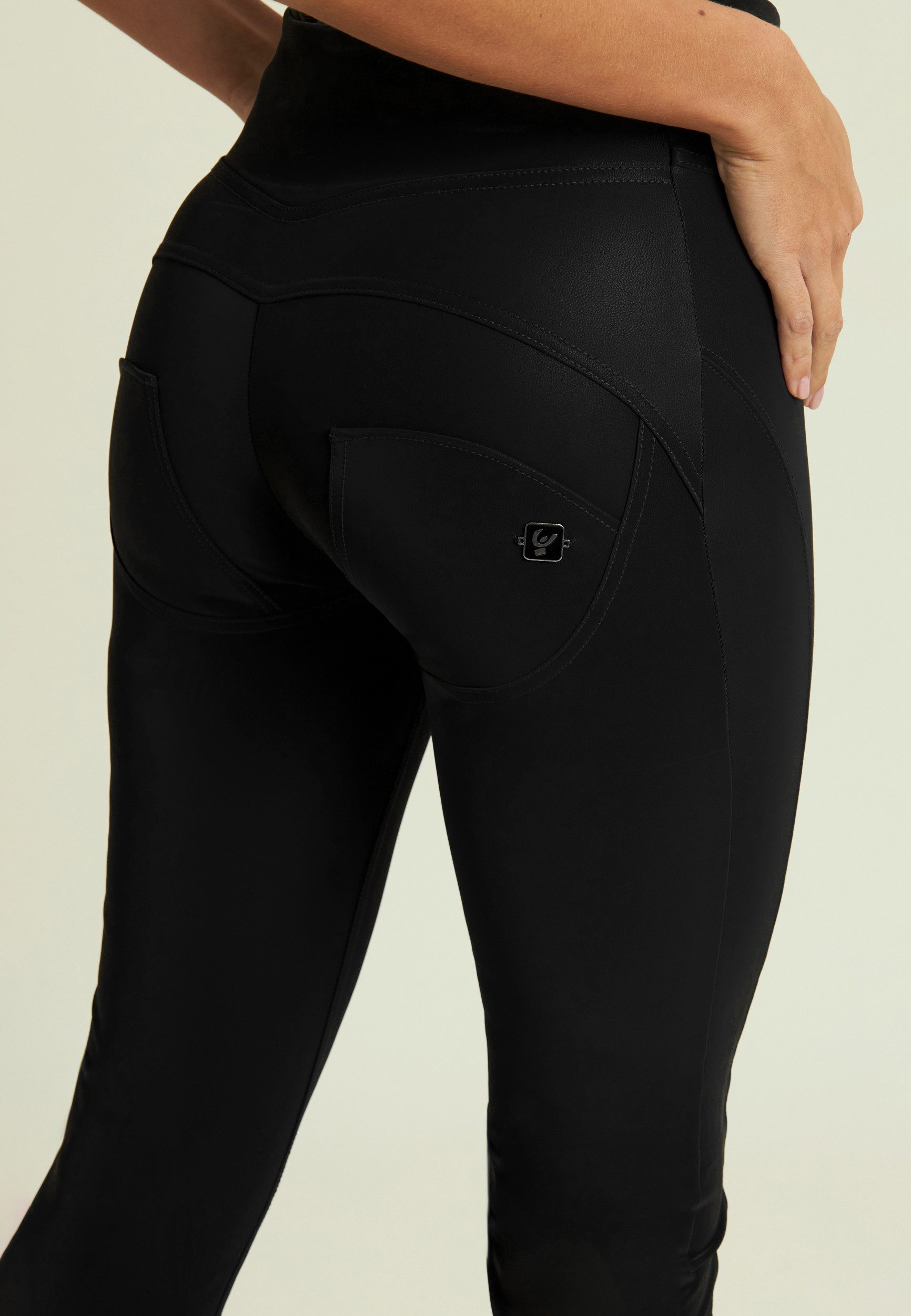 Freddy Schlaghose WRUP HiGH WAIST Superskinny Miniflare hohe Leibhöhe, glänzende Optik