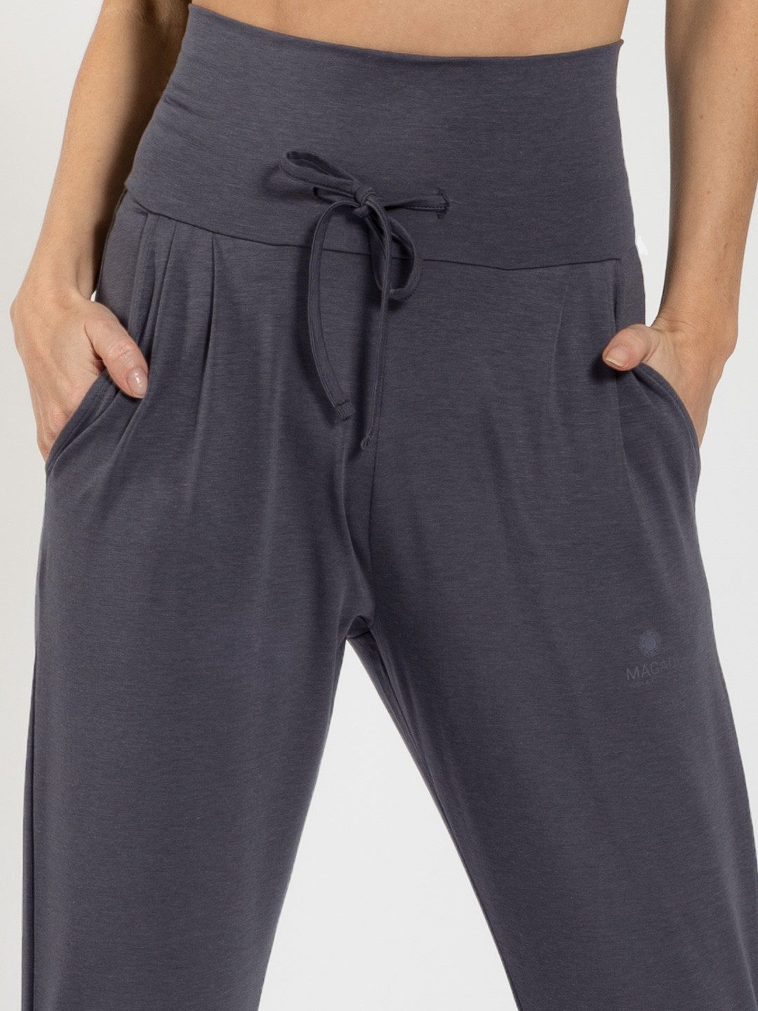 Magadi Yogahose Francis aus weichem Naturmaterial mit Taschen