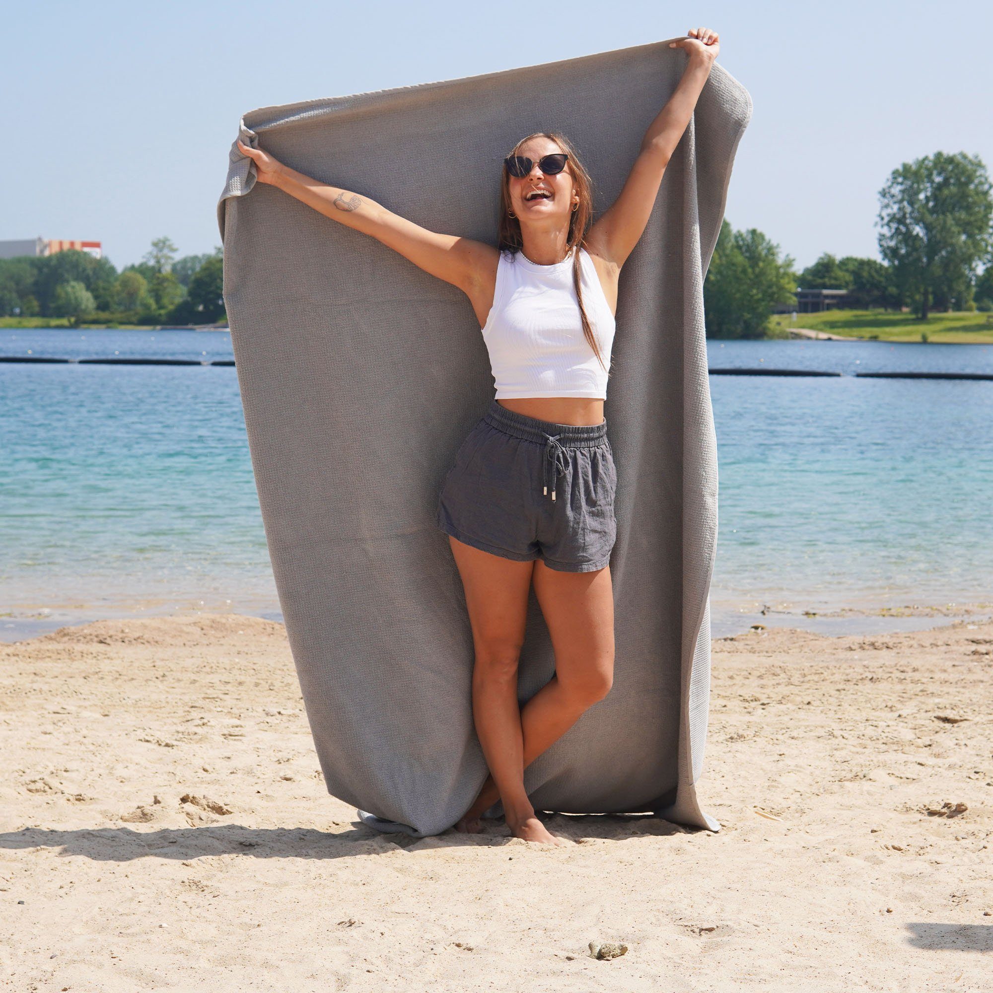 blanketino Handtuch Strandhandtuch XL aus 100% Baumwolle • 145×200 cm, Made  in Germany, Waffelmuster, extra groß