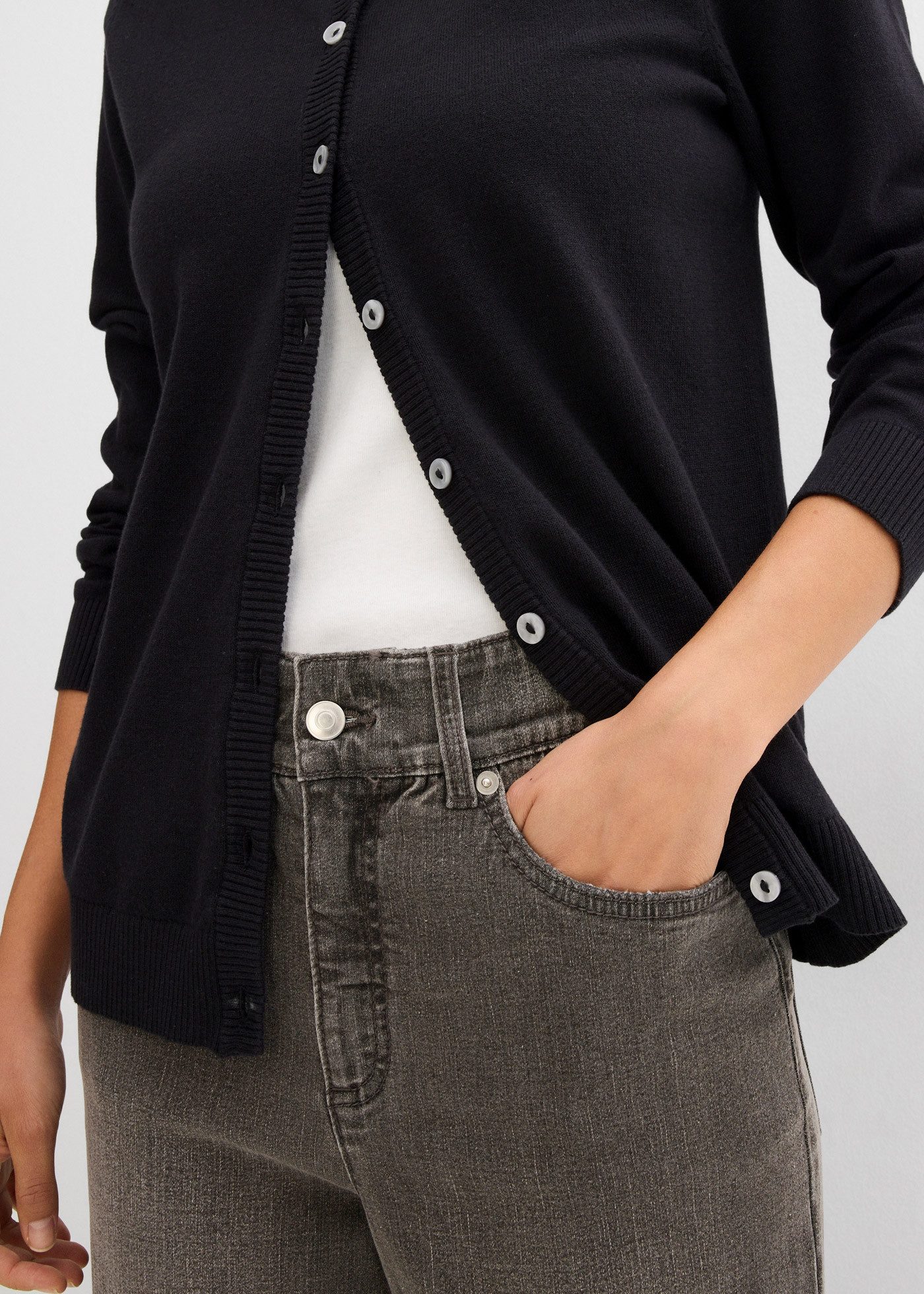 bonprix Strickjacke lockere Passform, hoher Baumwollanteil, mit Knopfleiste