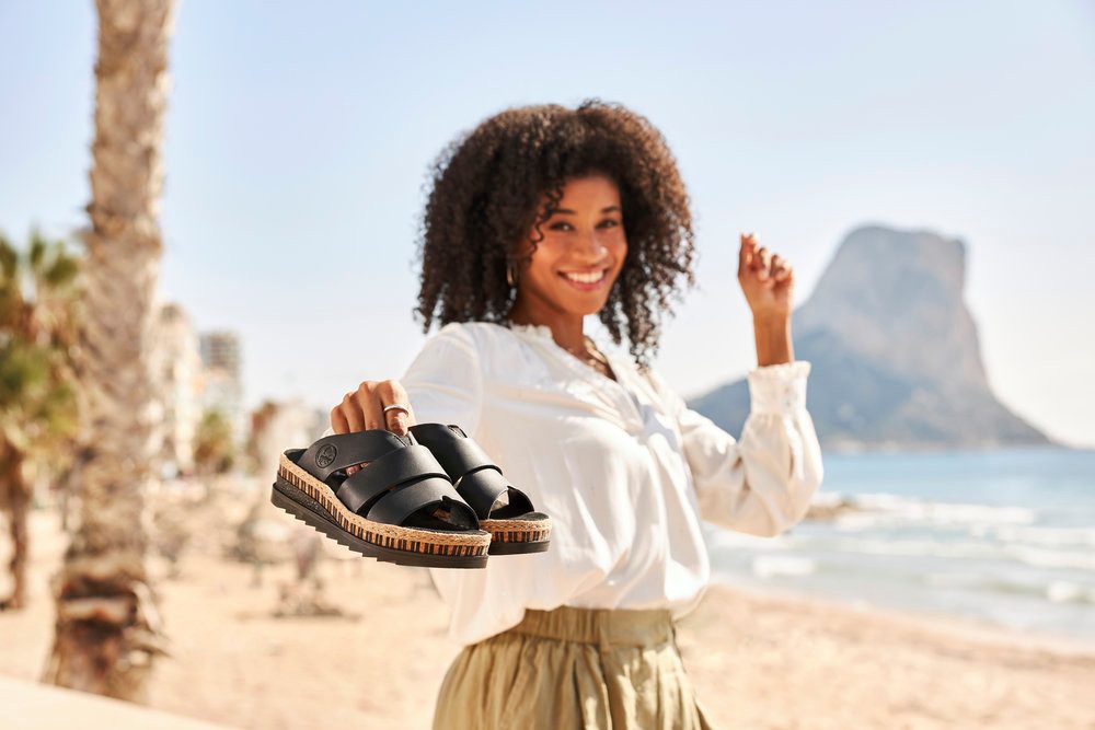 Rieker Pantolette Keilabsatz, Sommerschuh, Schlappen mit Juteumrahmung