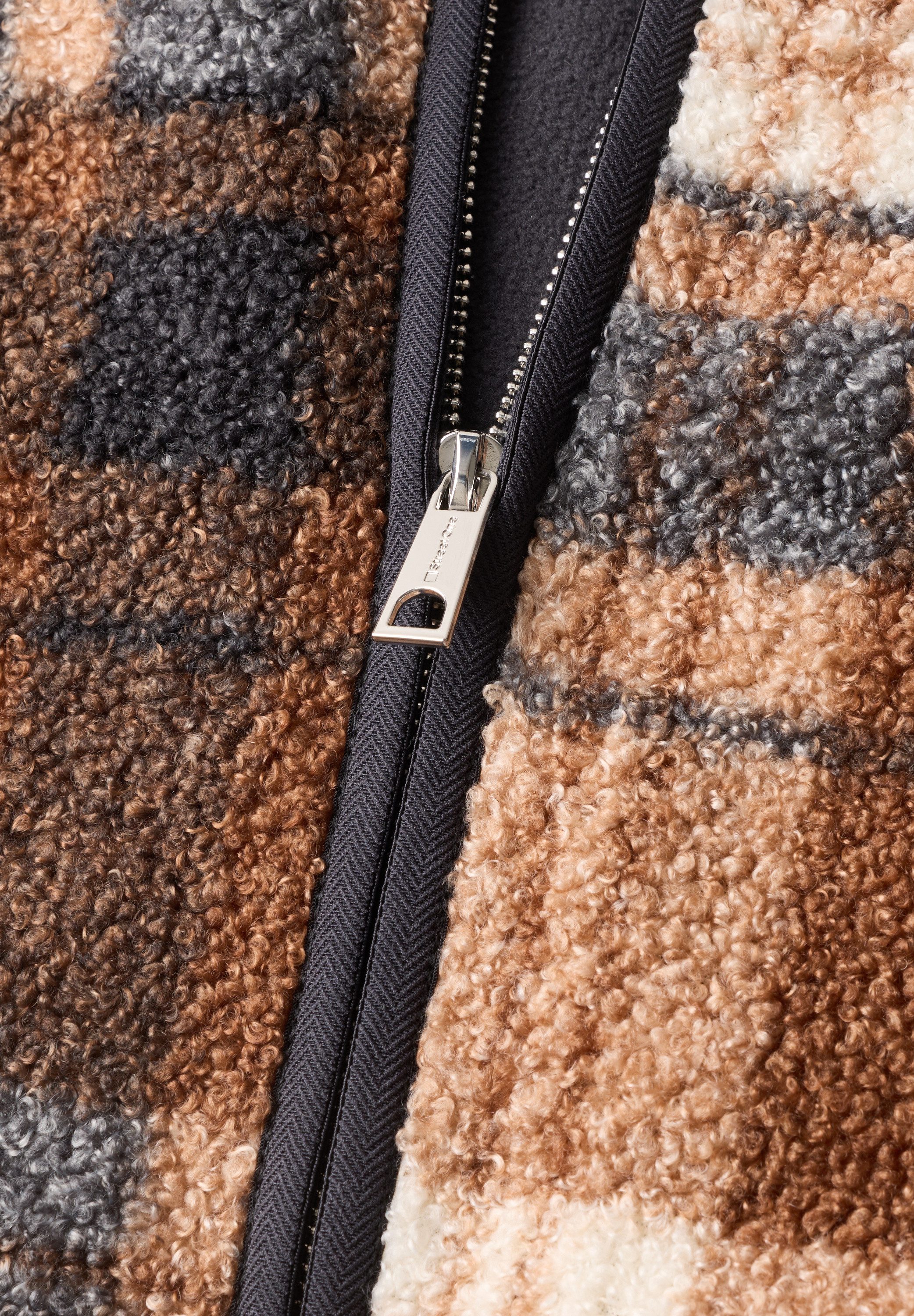 STREET ONE Fellimitatjacke mit allover Print – Bild 5 von 5