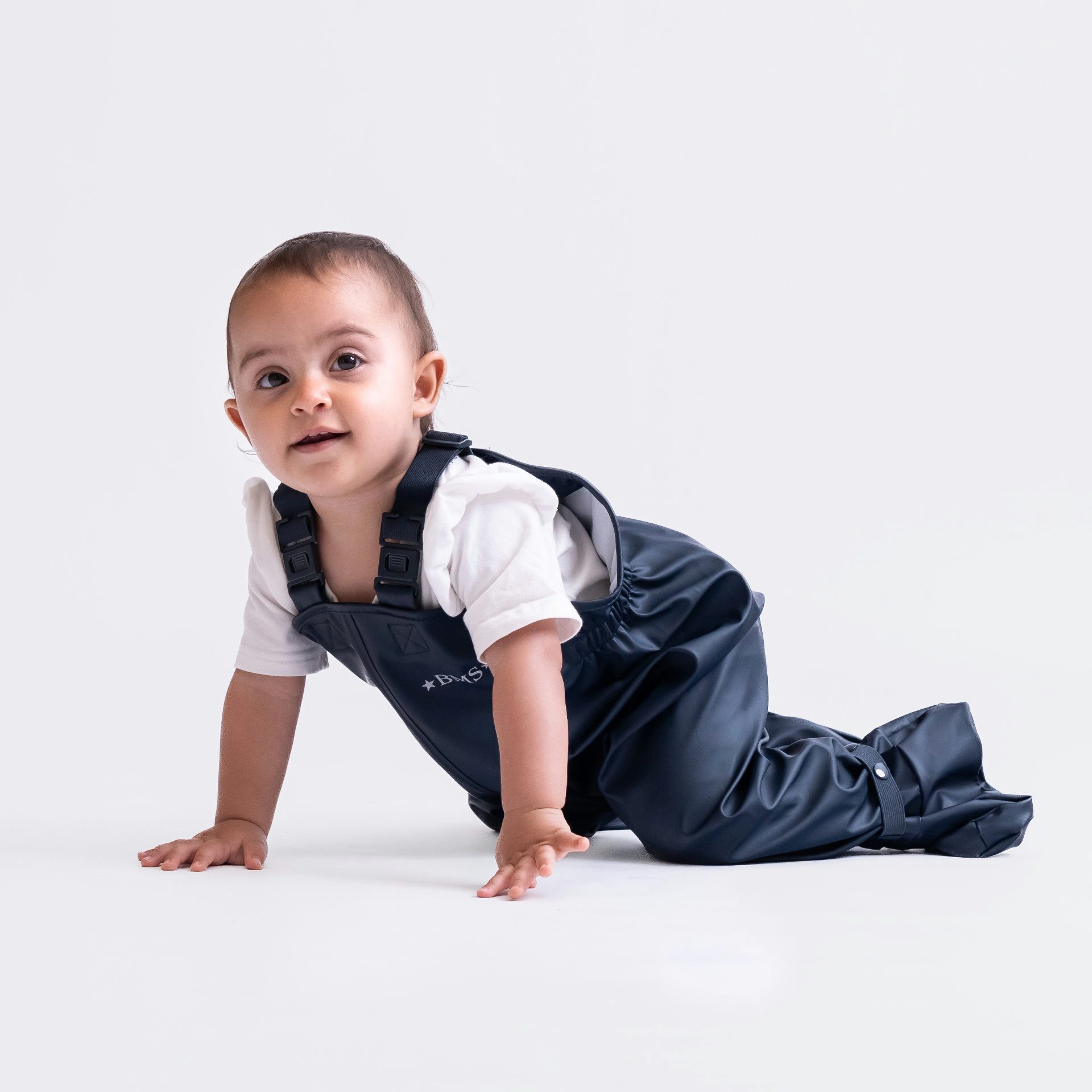BMS Regen- und Matschlatzhose BMS BabyBuddy - wasserdichte Krabbelhose mit integrierten Füsslingen integrierte Füssling