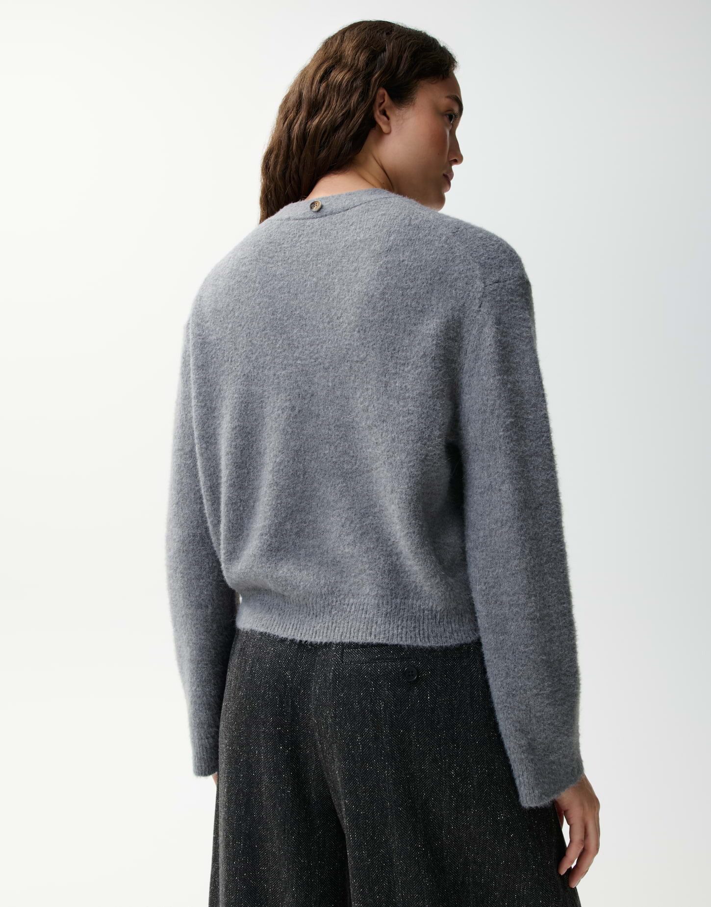 OPUS PANTS Strickjacke Pina aus Nylon mit flauschiger Oberfläche Gerade Silhouette mit abnehmbarem Schal und flauschiger Haptik – Bild 3 von 5