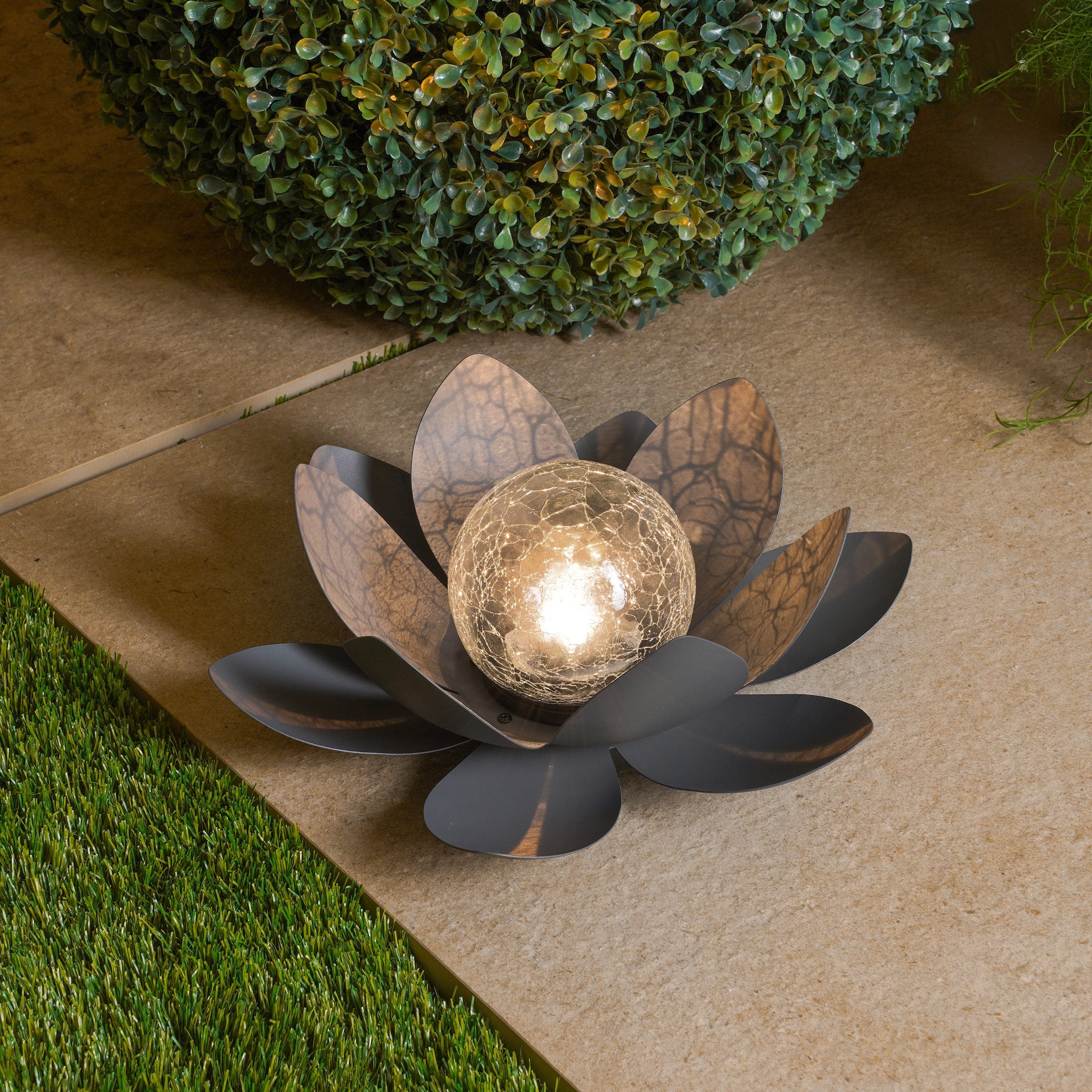 esotec LED Solarleuchte Metall LOTUSBLÜTE D=26cm mit Bruchglaskugel 2700K warmweiß 102086, LED fest integriert