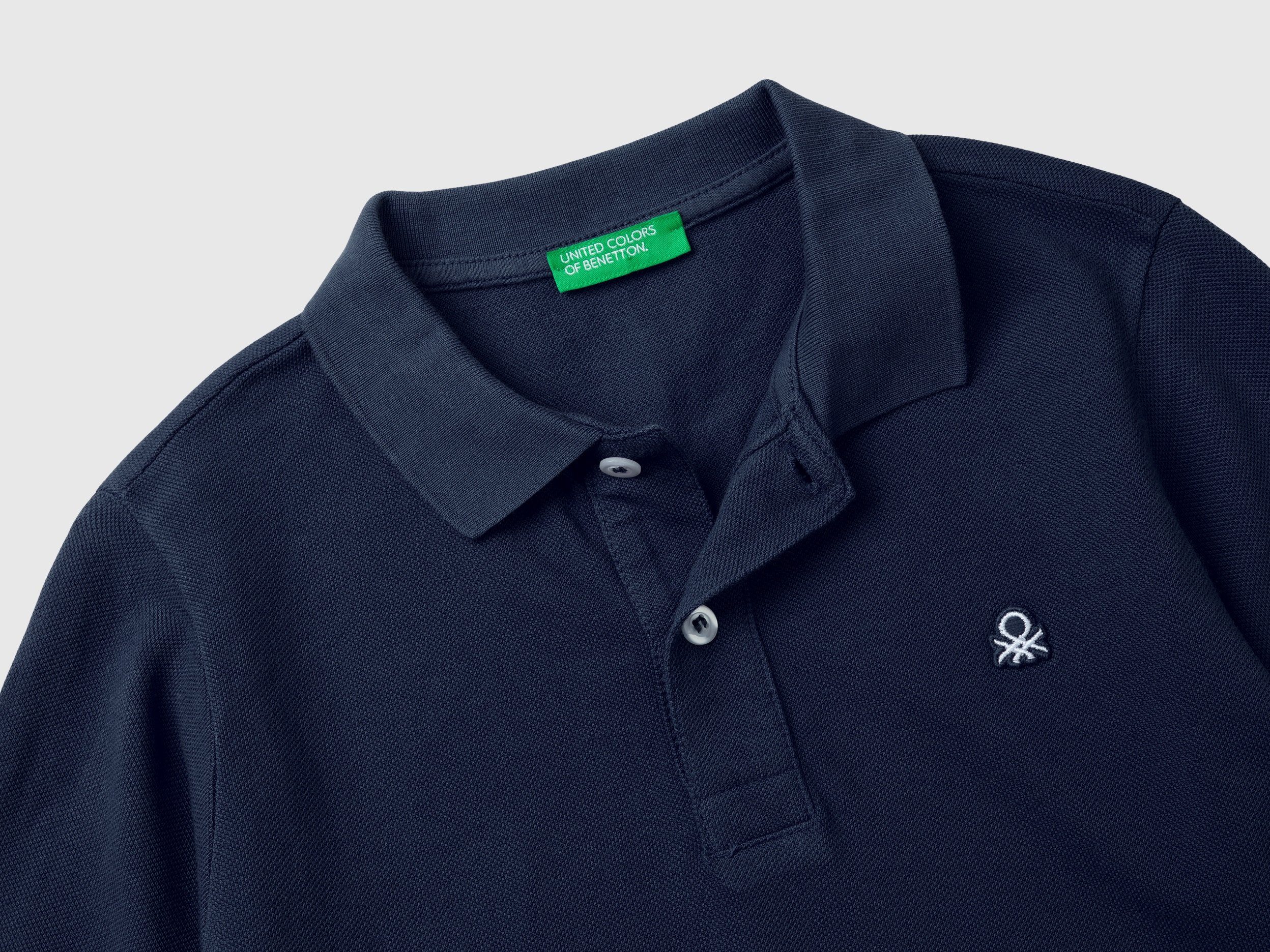 mit Langarm-Poloshirt an Logostickerei of Brust United Colors der Benetton