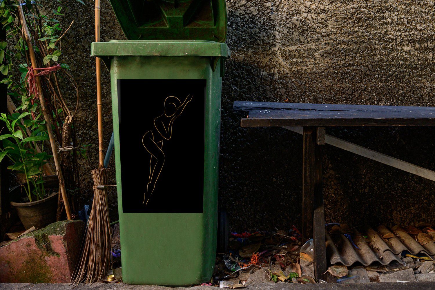 (1 Gold - Frau Sticker, St), Schwarz Wandsticker - Mülltonne, - Container, Abfalbehälter Mülleimer-aufkleber, Strichzeichnung MuchoWow