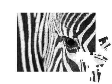 puzzleYOU Puzzle Detailstudie: Auge eines Zebras, schwarz-weiß, 48 Puzzleteile, puzzleYOU-Kollektionen Fotokunst