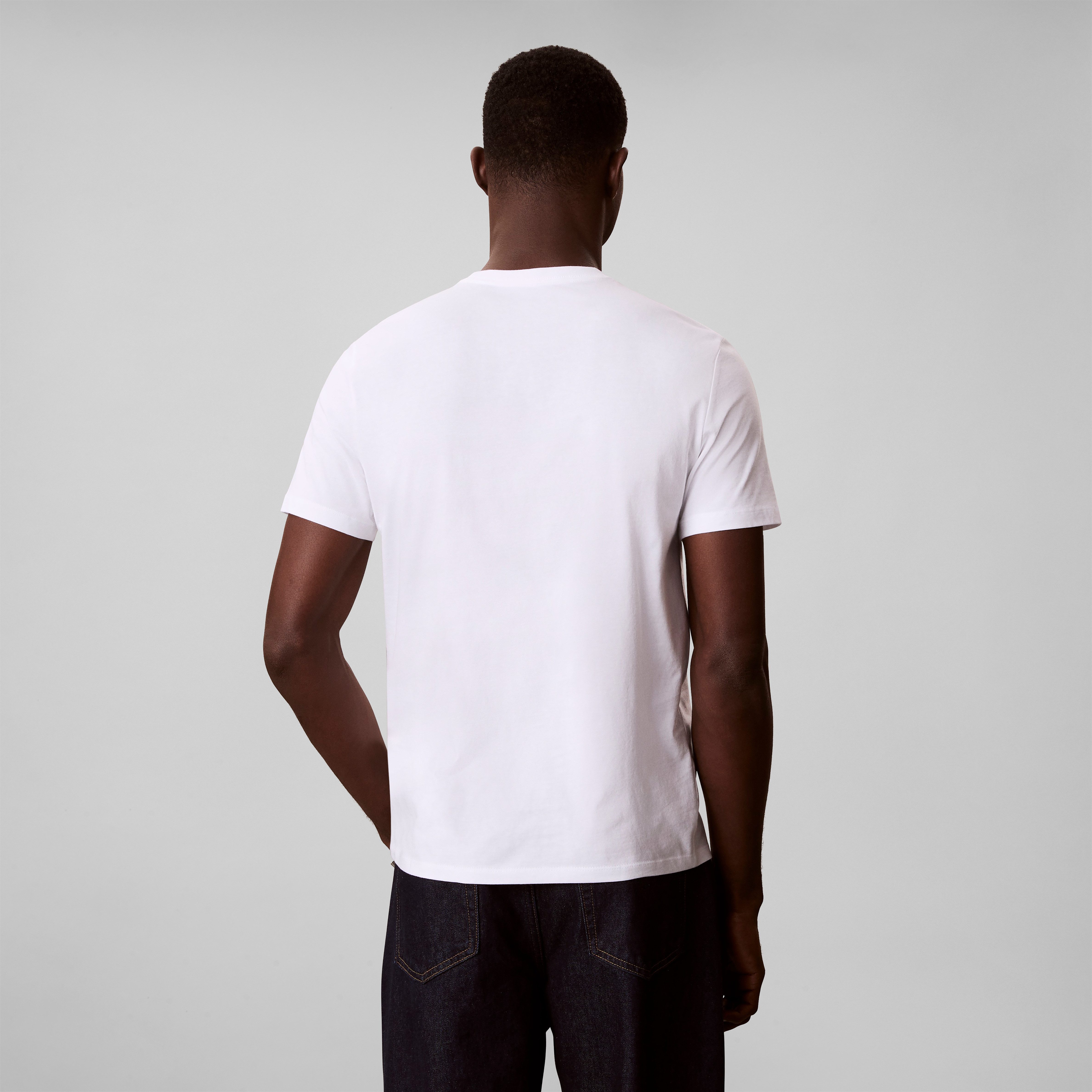 Calvin Klein Jeans T-Shirt Rundhalsausschnitt, Regular Fit, Logoschriftzug – Bild 2 von 5