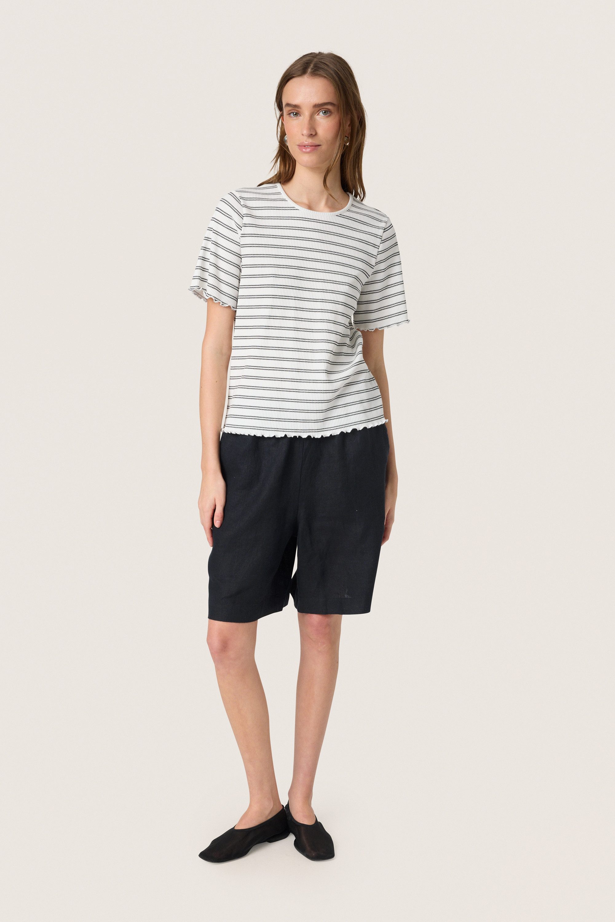 SOAKED IN LUXURY T-Shirt T-shirt SLEleanora