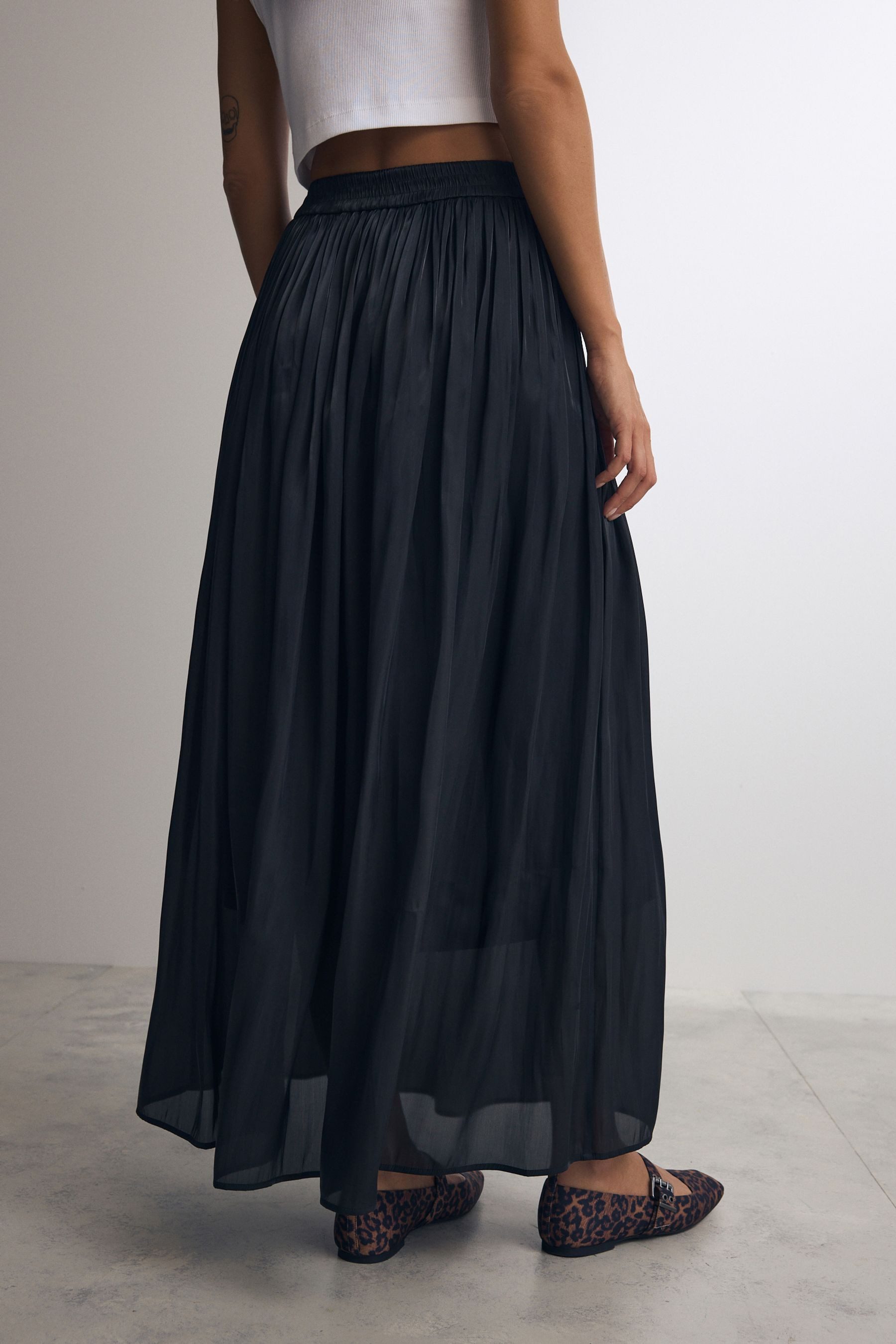 Next Maxirock Fließender Maxi-Faltenrock in Metallic günstig online kaufen