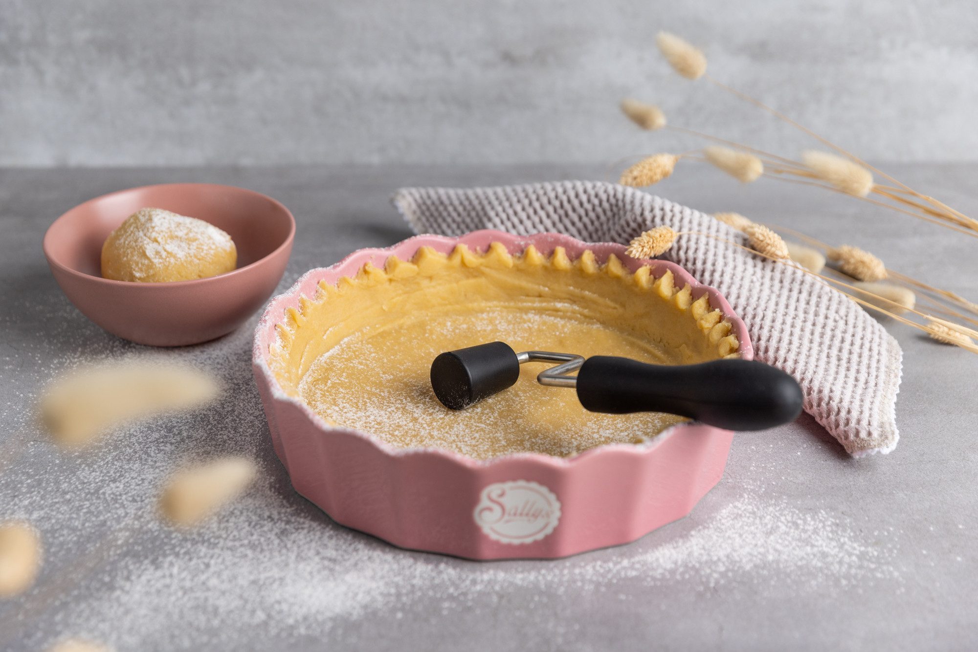 Sallys Teigroller - Backform- und Pizzateigroller, mit ergonomischem Griff