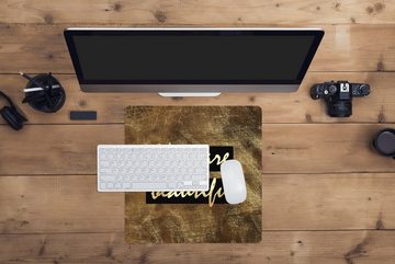 MuchoWow Gaming Mauspad Zitat - Schönheit - Braun - Gold (1-St), Mousepad mit Rutschfester Unterseite, Gaming, 40x40 cm, XXL, Großes