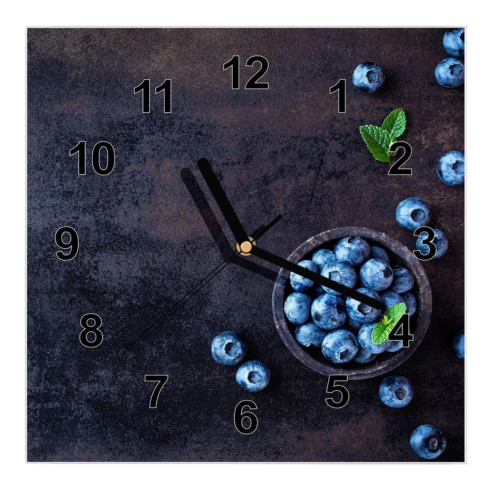 Primedeco Wanduhr Glasuhr Wanduhr Wandkunst Größe 30 x 30 cm mit Motiv Heidelbeeren von Weitem