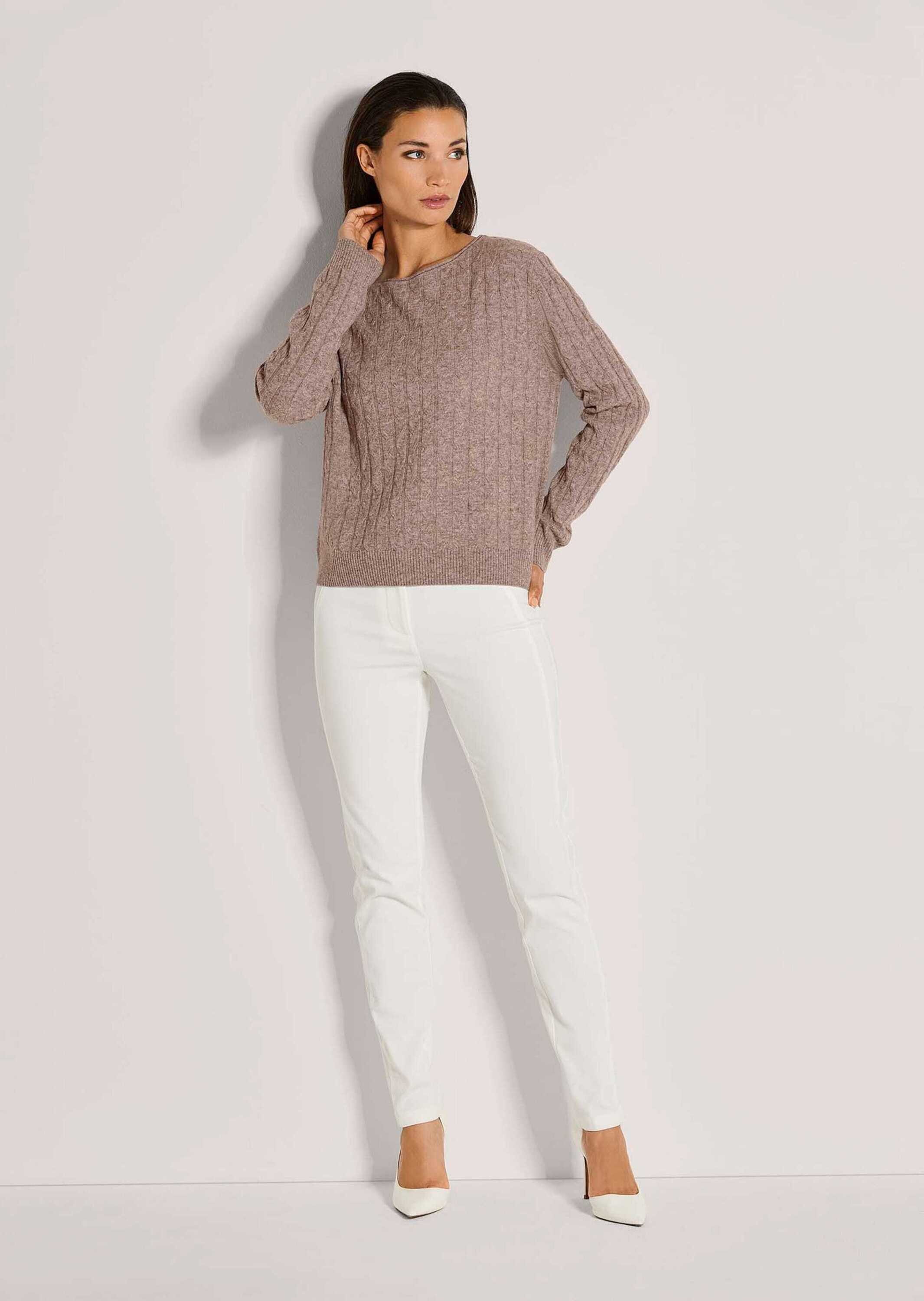 Strickpullover Eleganter Wollpullover mit Zopfmuster