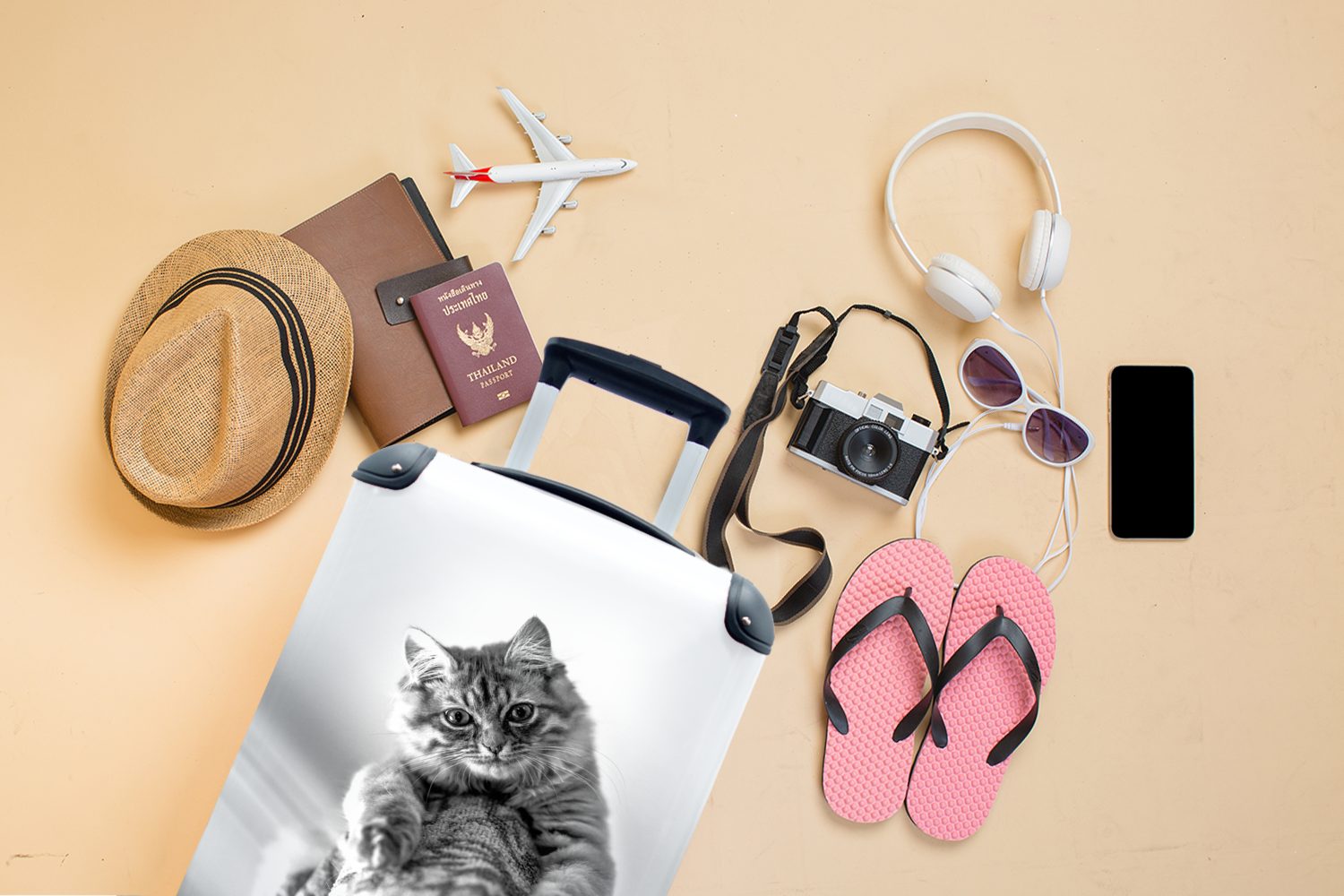 MuchoWow Handgepäckkoffer Neugierige Katze 4 Trolley, Reisekoffer mit für rollen, schwarz Reisetasche Rollen, Handgepäck auf weiß, und - Kratzbaum Ferien