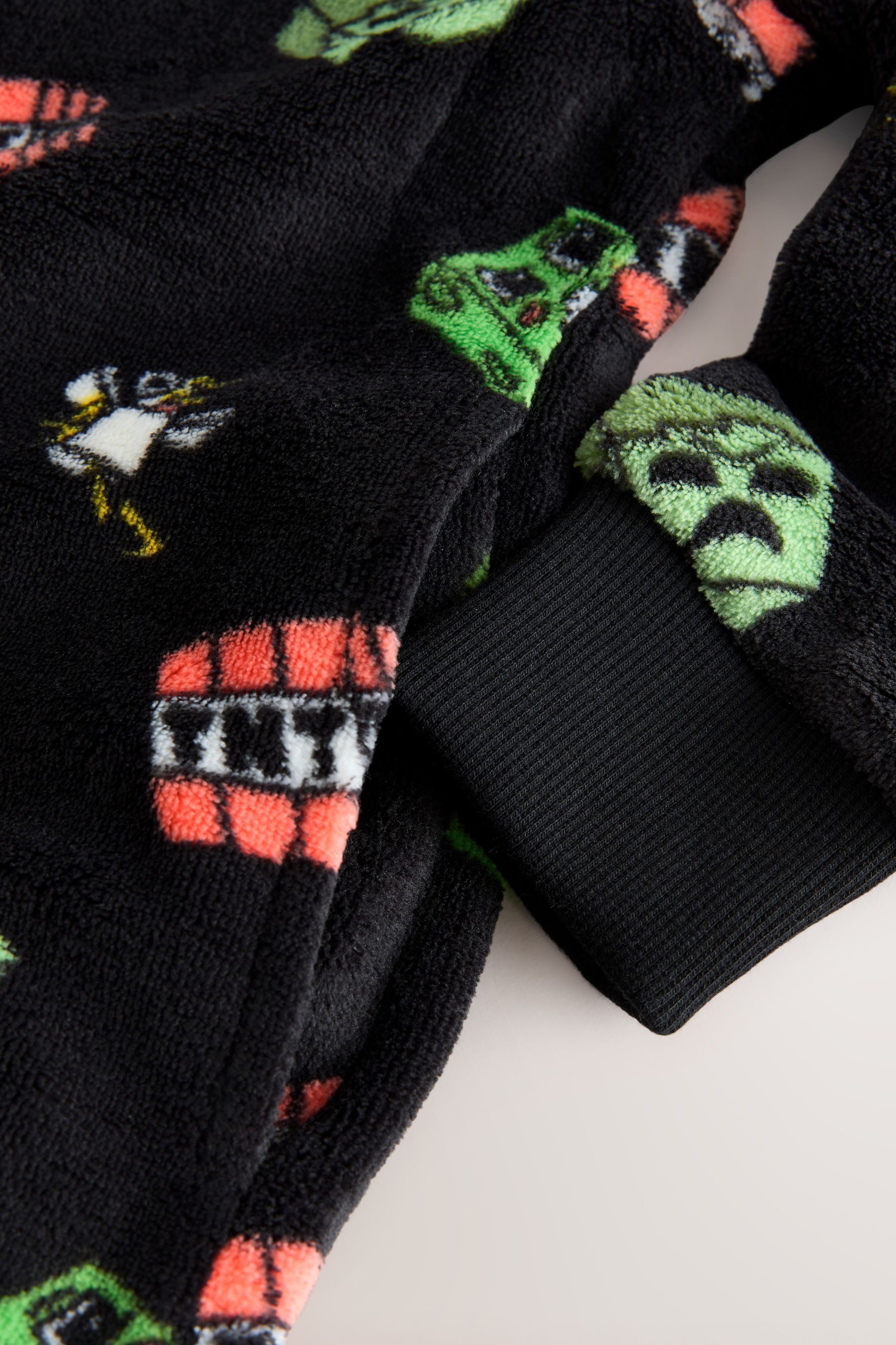 Next Jumpsuit Lizenzierter Einteiler aus Fleece (1-tlg)