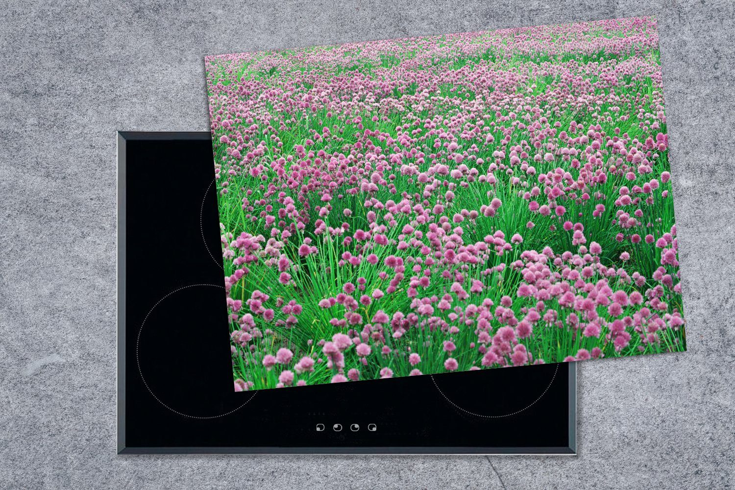 Ein Ceranfeldabdeckung Herdblende-/Abdeckplatte MuchoWow mit 70x52 tlg), Mobile Feld (1 Schnittlauchpflanzen, Arbeitsfläche nutzbar, schönes lila cm, Vinyl,