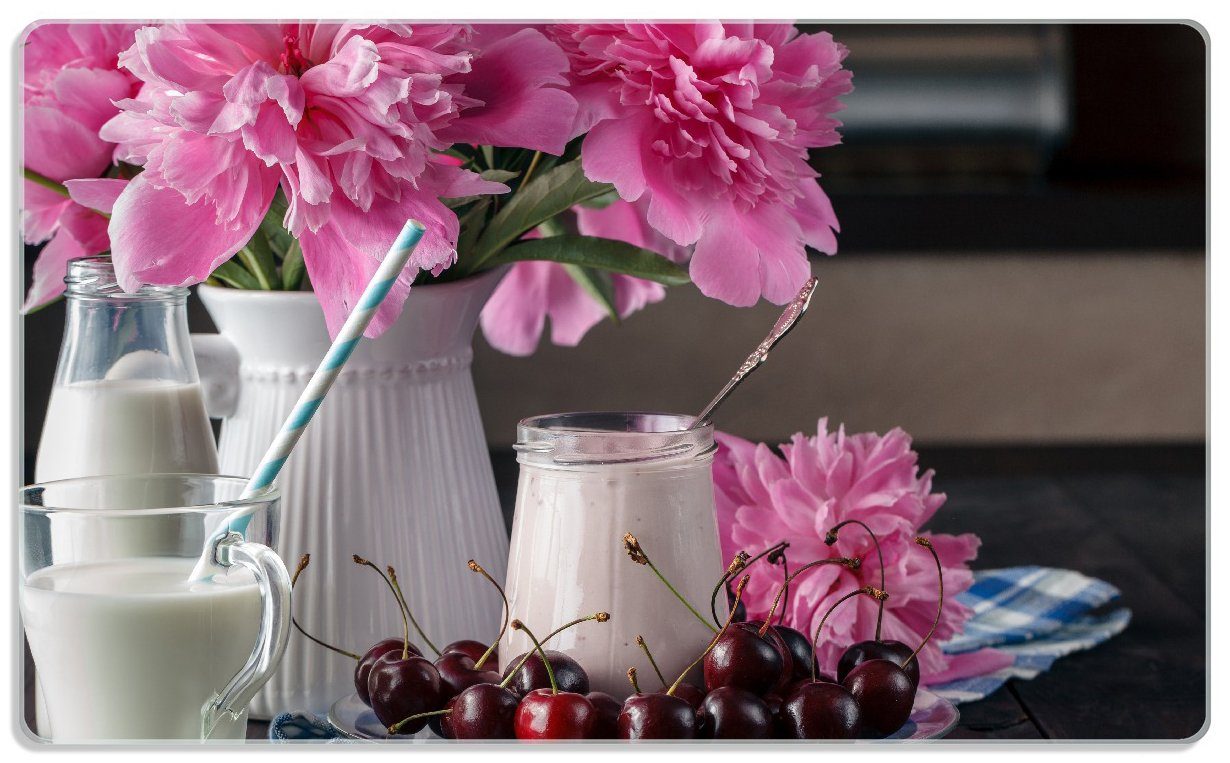 Wallario Frühstücksbrett Milch mit Kirschen zum Frühstück mit rosa Blumenarrangement, ESG-Sicherheitsglas, (inkl. rutschfester Gummifüße 4mm, 1-St), 14x23cm