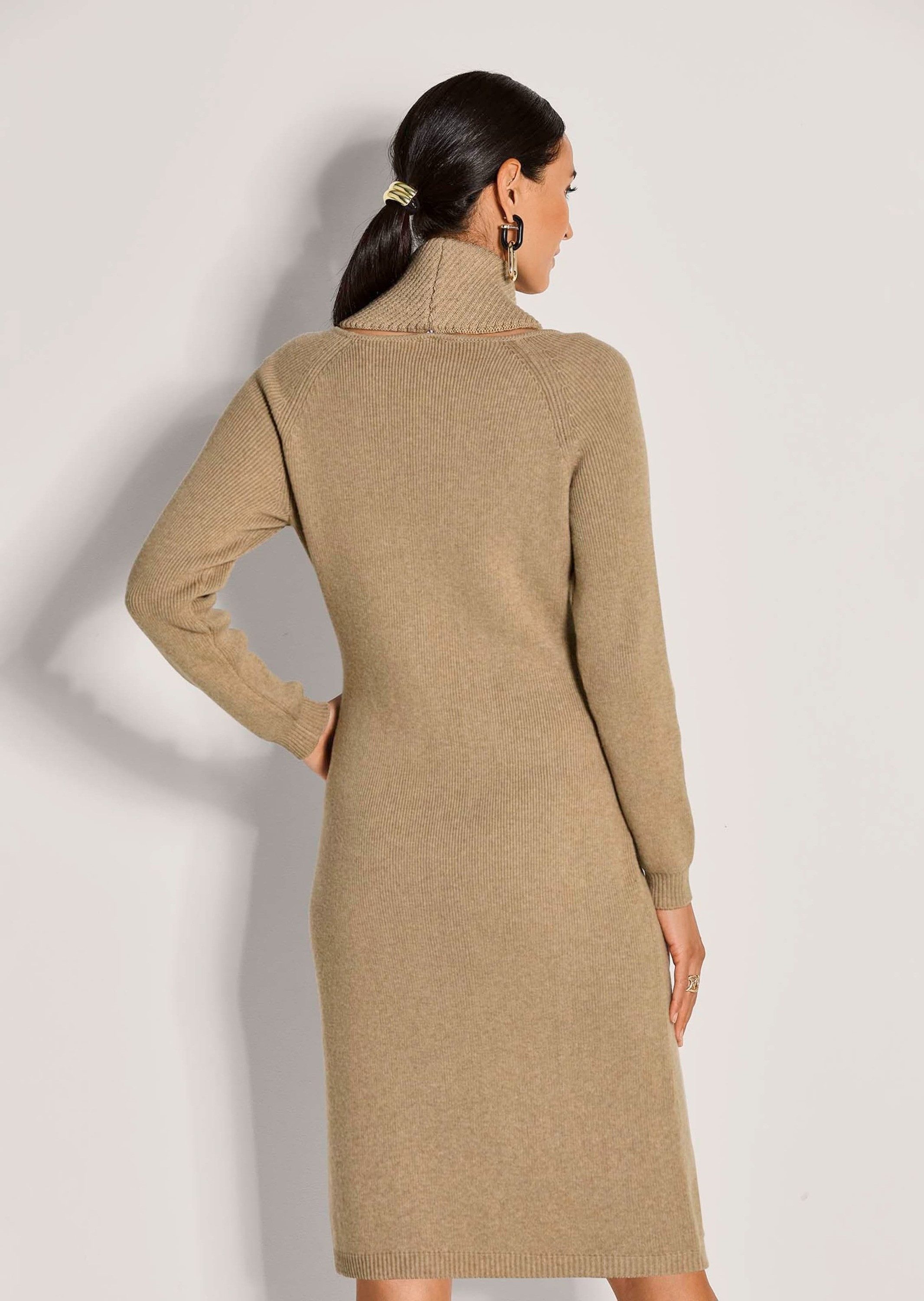 MADELEINE Strickkleid Elegantes Kleid mit abnehmbarem Kragen Diagonales Strickmuster, Rollkragen und lange Raglanärmel