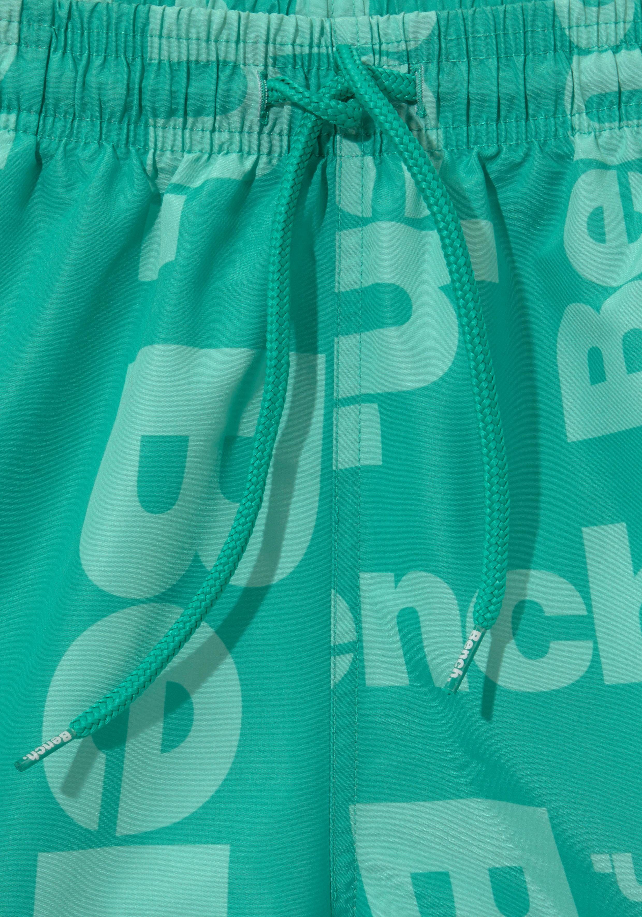 Bench. Badeshorts kurze oder lange Form