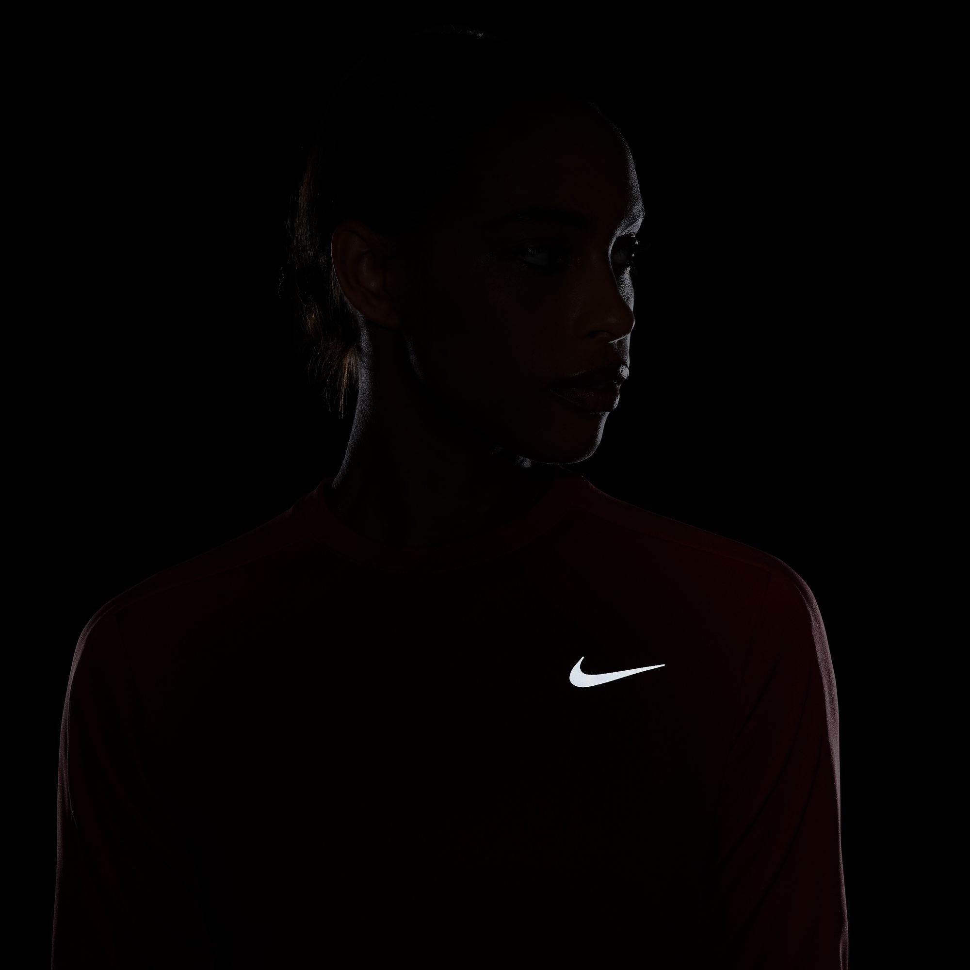 RUNNING CREW-NECK DRI-FIT Laufshirt Nike SILV ADOBE/REFLECTIVE WOMEN'S TOP