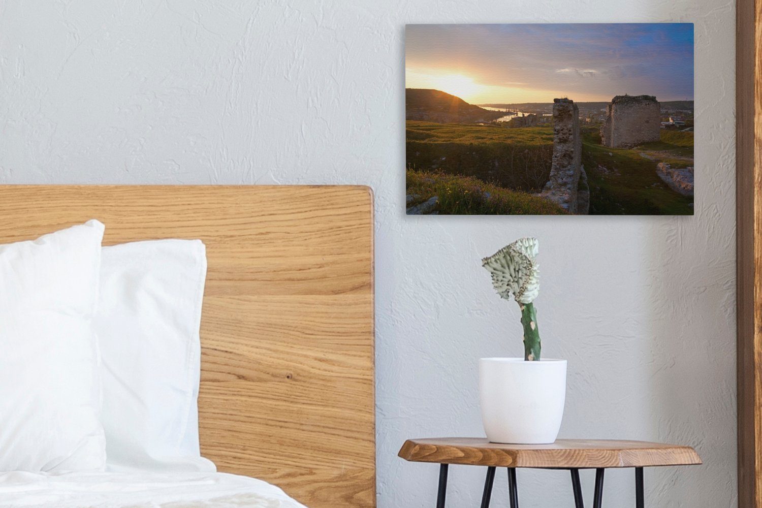 OneMillionCanvasses® Leinwandbild Sonnenuntergang über Wandbild Leinwandbilder, Krim St), Sebastopol, Festung bei (1 der einer Wanddeko, Aufhängefertig, auf alten cm 30x20