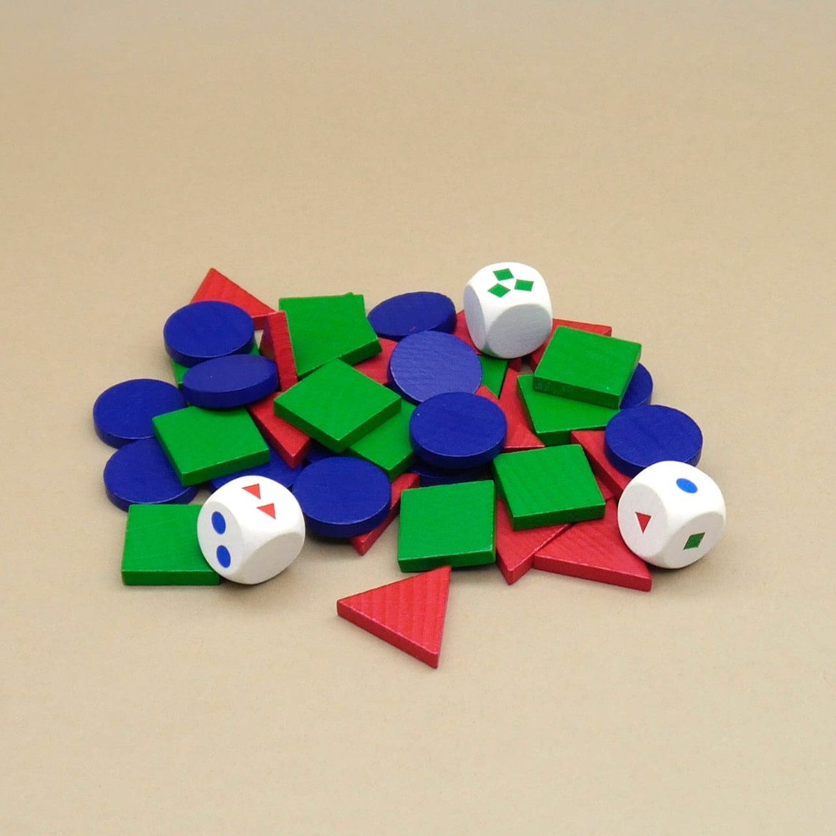 Helvetiq Spiel POK - Bluffen, Zocken, Überlisten, Würfelspiel