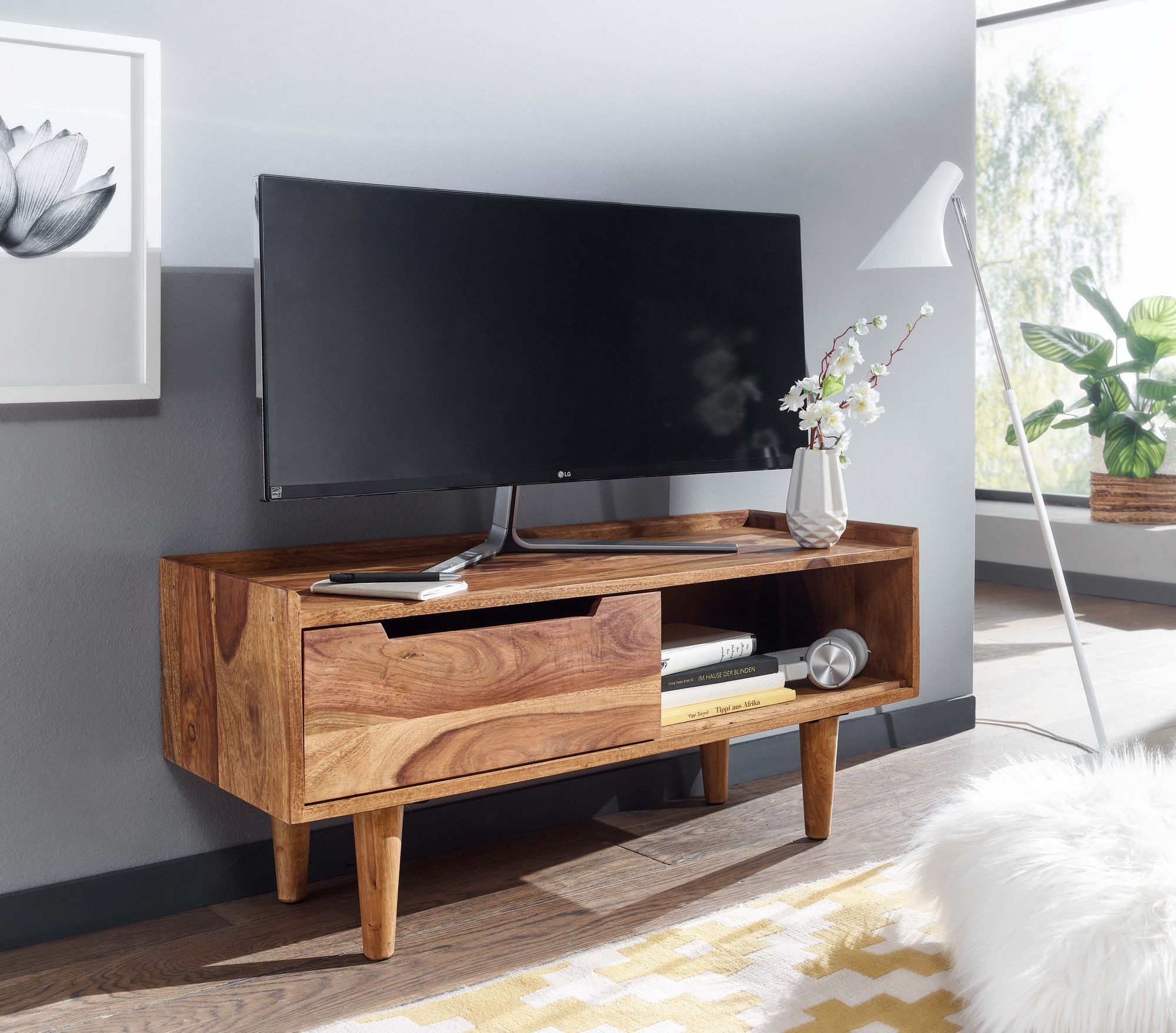 furnicato Lowboard TV-Unterschrank Massivholz, Walnuss Finish 95x44x34 cm Braun (1 St), TV-Board mit Schiebetür und Kabeldurchlass für dein Wohnzimmer