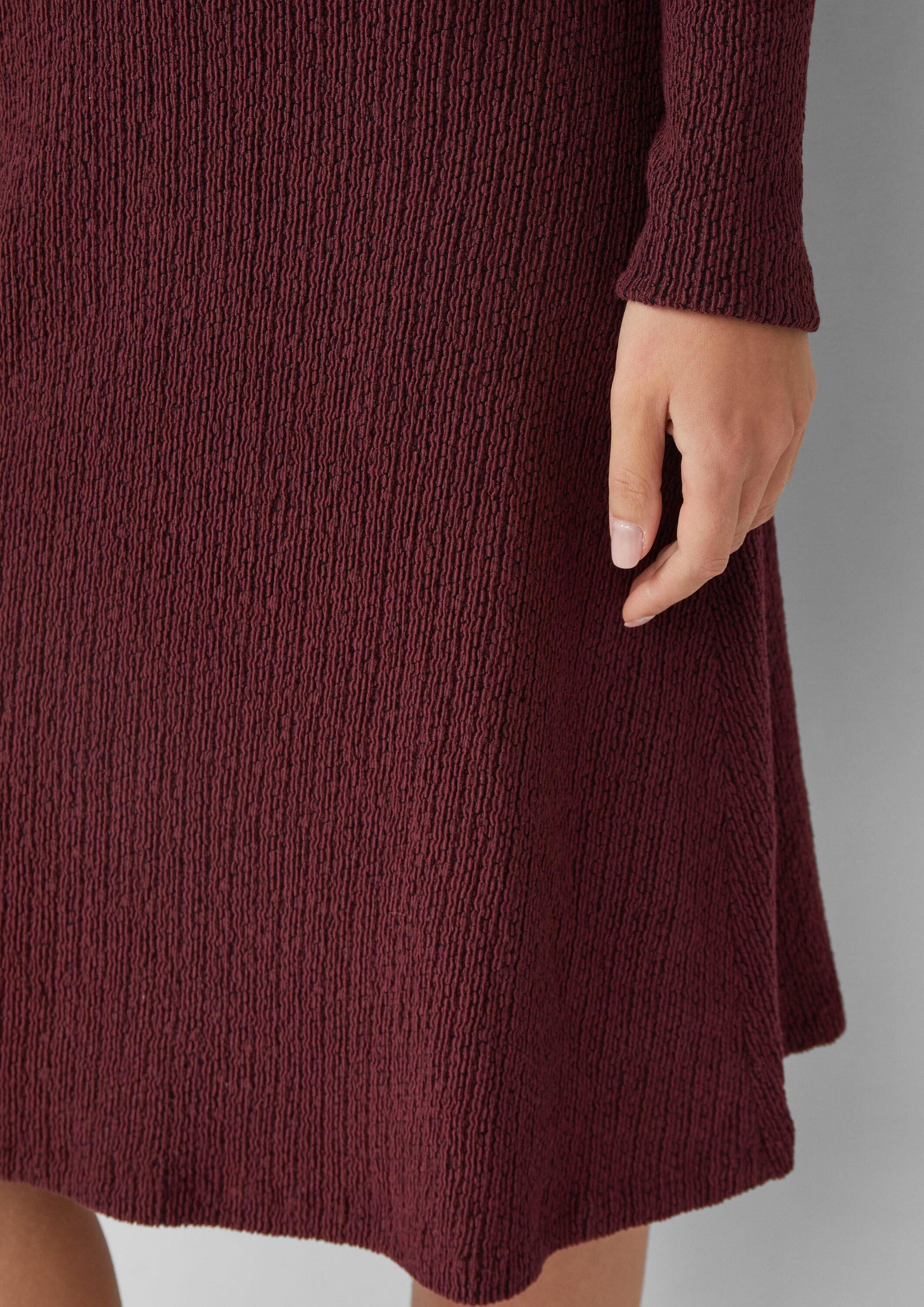s.Oliver Midikleid Kleid Strukturiertes Jerseykleid mit ausgestelltem Saum