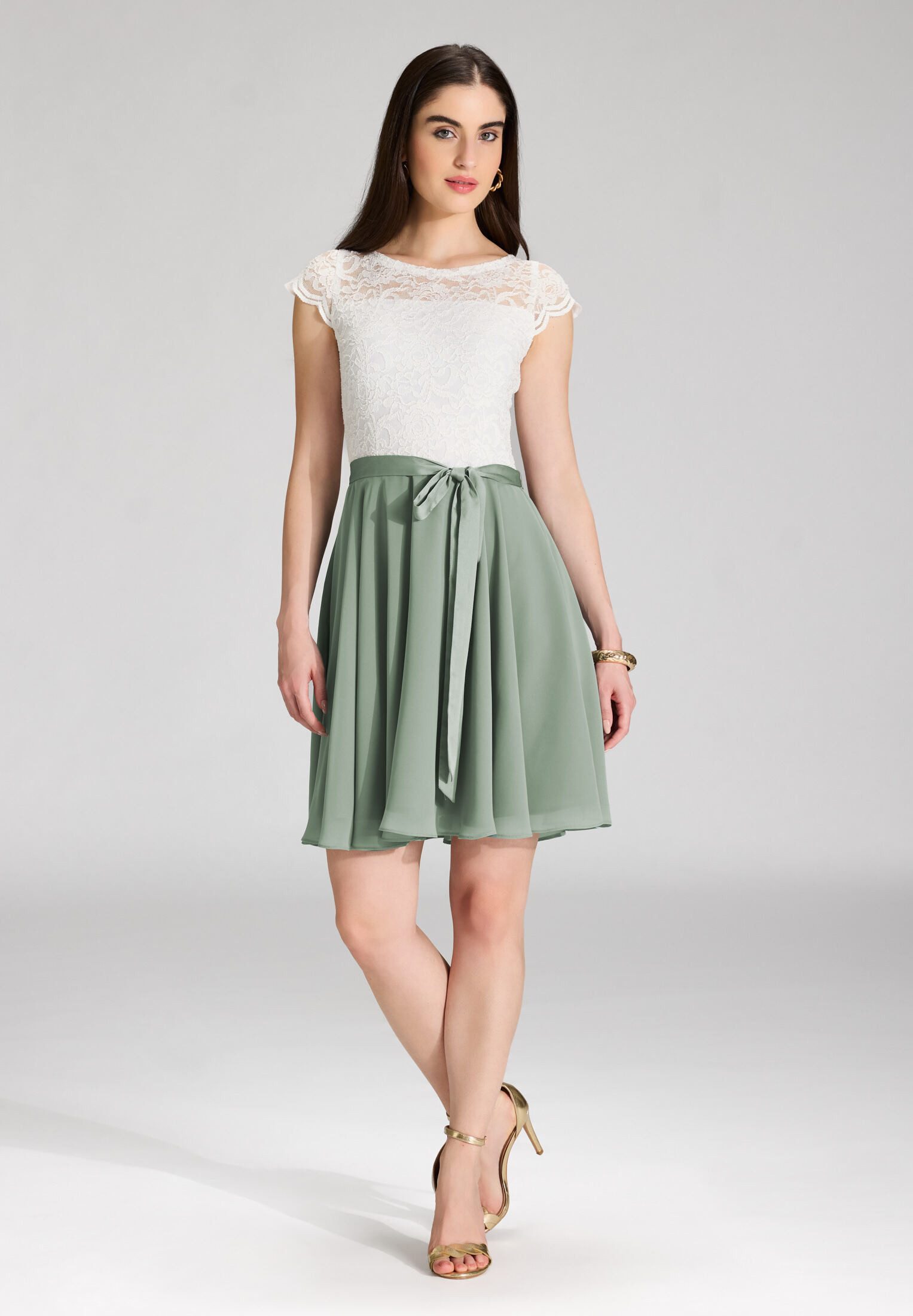 SWING Cocktailkleid Taillierte Passform mit ausgestelltem Rockteil