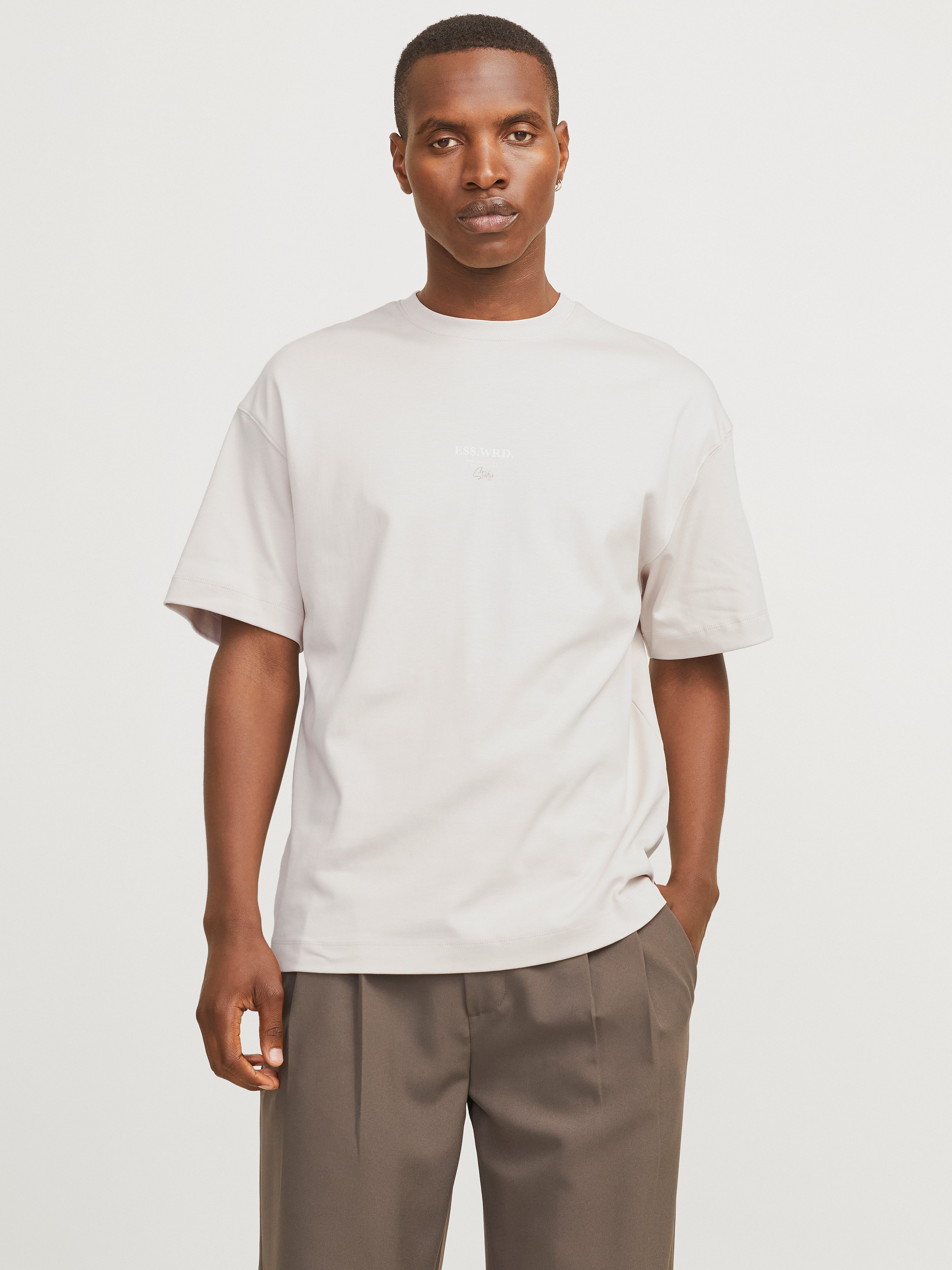 Jack & Jones Rundhalsshirt JJEURBAN EDGE STUDIO TEE SS O-NECK NOOS mit Fron günstig online kaufen