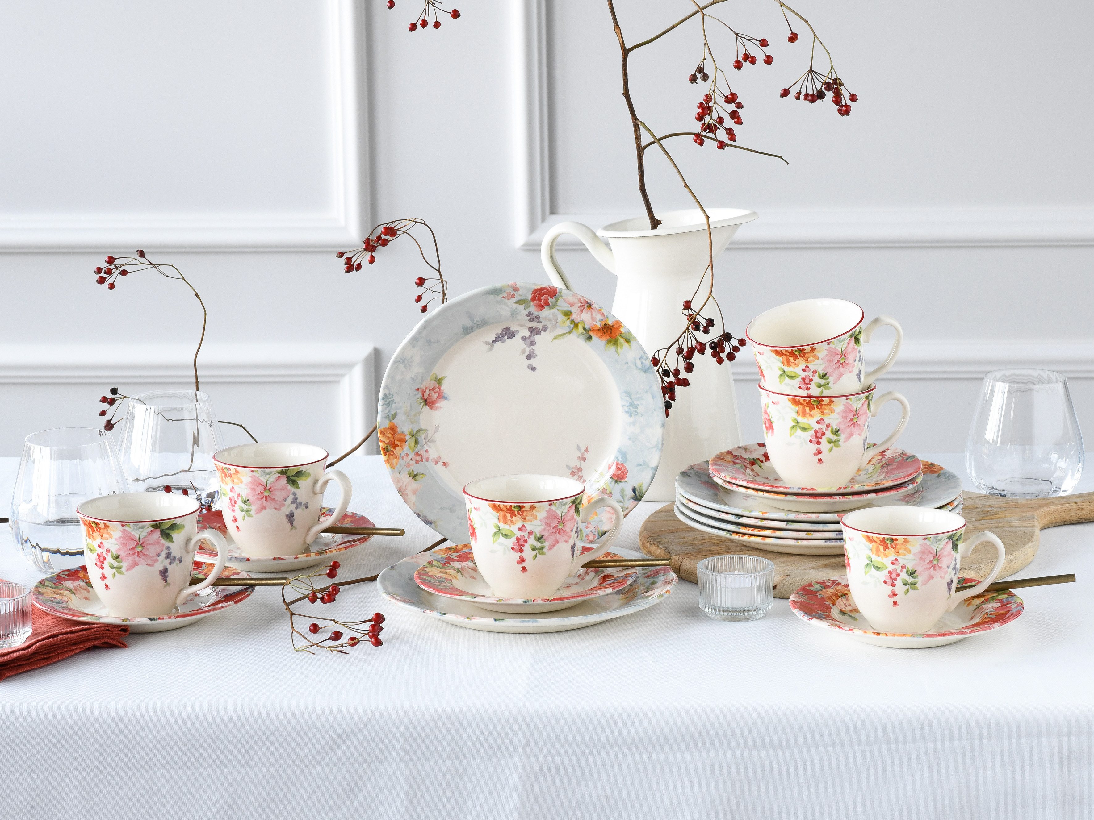 CreaTable Kaffeeservice Crimson Bunt, Service 18-tlg. (18-tlg), 6 Personen, Steingut, Blütendekor, Designklassiker
