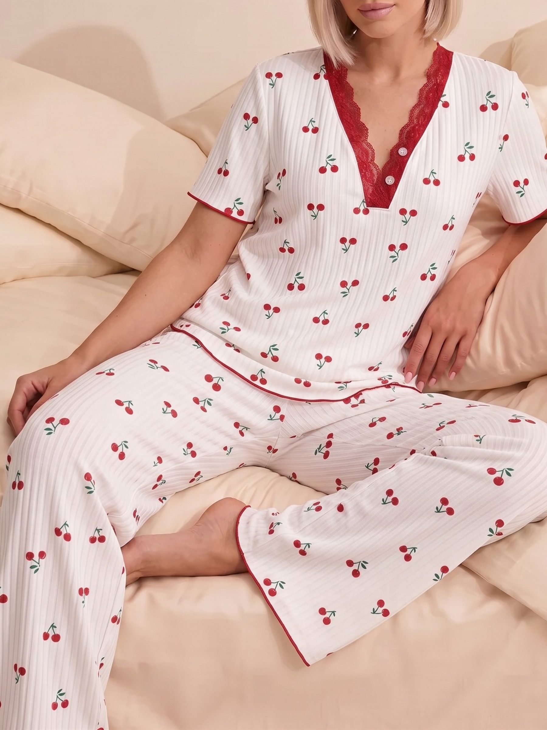 Elegant Love Pyjama Damen Schlafanzug mit Kirschprint, Nachtwäsche-Set (Set, 2 tlg., Kurzarm-Oberteil + lange Schlafhose) Hausanzug Frauen, Loungewear-Zweiteiler mit T-Shirt und Relaxhose