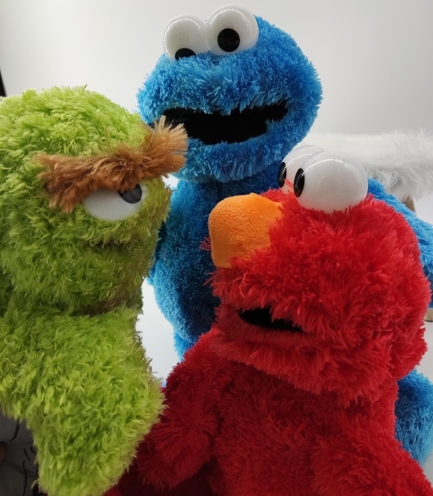 Sesamstrasse Kuscheltier Sesamstrasse Kuscheltier Krümelmonster Kuscheltier Blau Plüsch 35 cm (Set, 1-St., Geschenk-Set), Super weicher Plüsch Stofftier Kuscheltier für Kinder zum spielen