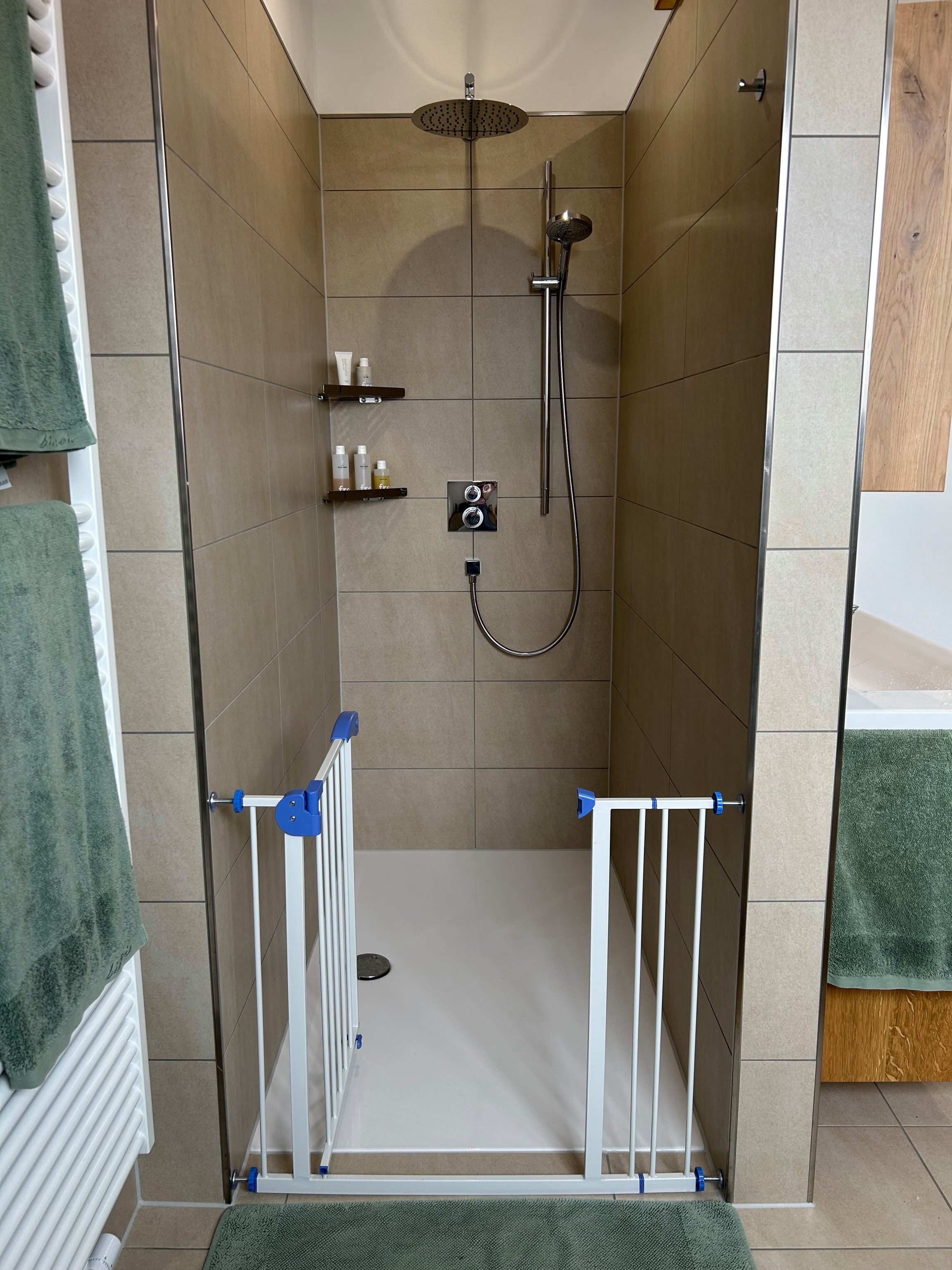 BruKa Treppenschutzgitter Treppengitter Treppenschutzgitter ohne Bohren Türgitter Absperrgitter, Verriegelung erst nach der Montage möglich