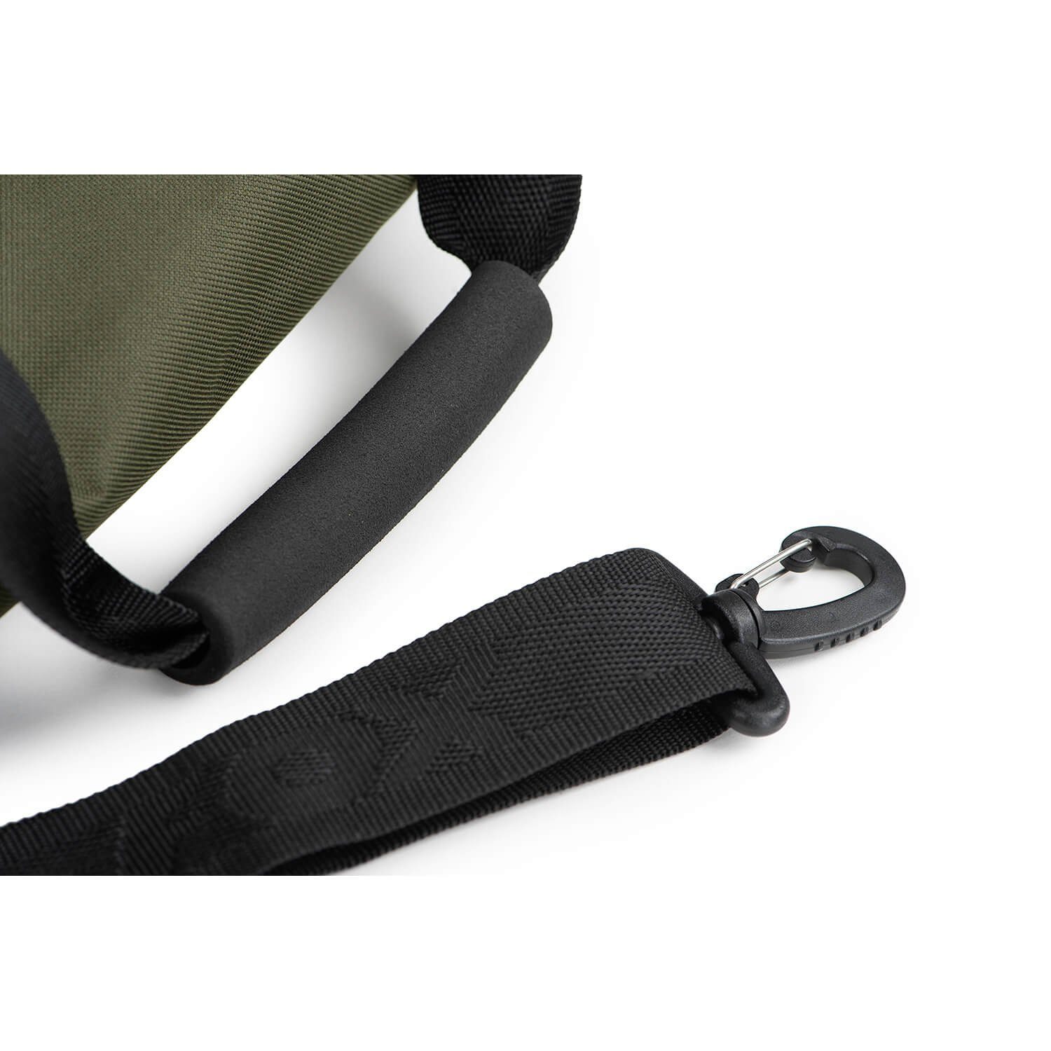 FOX International Betttasche Fox R Series Stuhltasche Large, Maße: 88 x 68 x 20cm, Hochrobuste Doppelreißverschlüsse, Abnehmbarer gepolsterter Schultertragegurt, Versteifte EVA-Handtragegriffe, Aus 100% vorbehandeltem 400 Denier Polyester, Hauptaußenmaterial 100% Polyester. Polsterung/Füllung 100% Polyethylen, Innenfutter 100% Polyester