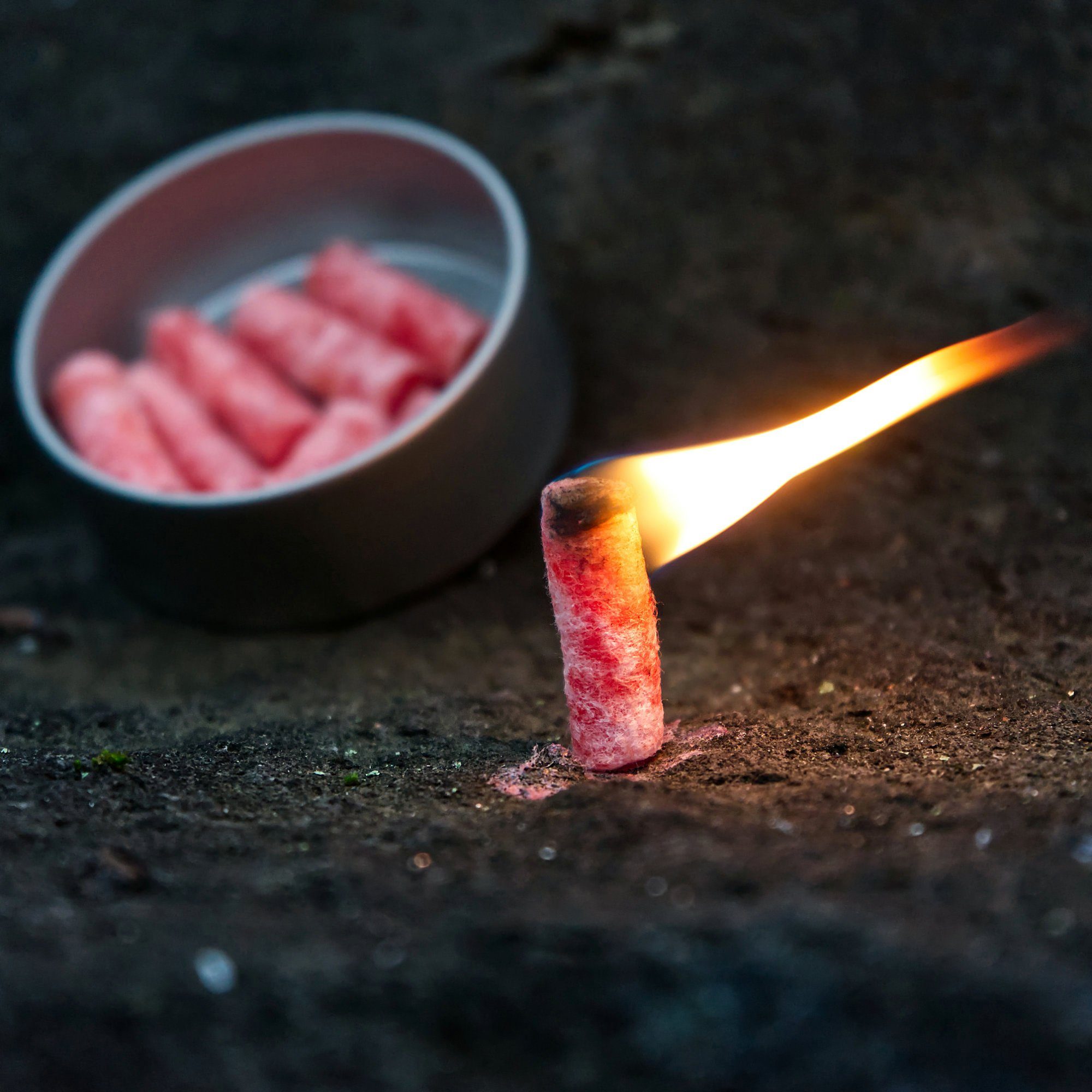 CampFeuer Feuerzeuge Feuerstahl Set mit Feuerstahl, Schaber, Grillanzünder in Edelstahldose (Set, Feuerstahl, Schaber in Klingenform und Grillanzünder in Edelstahldose)