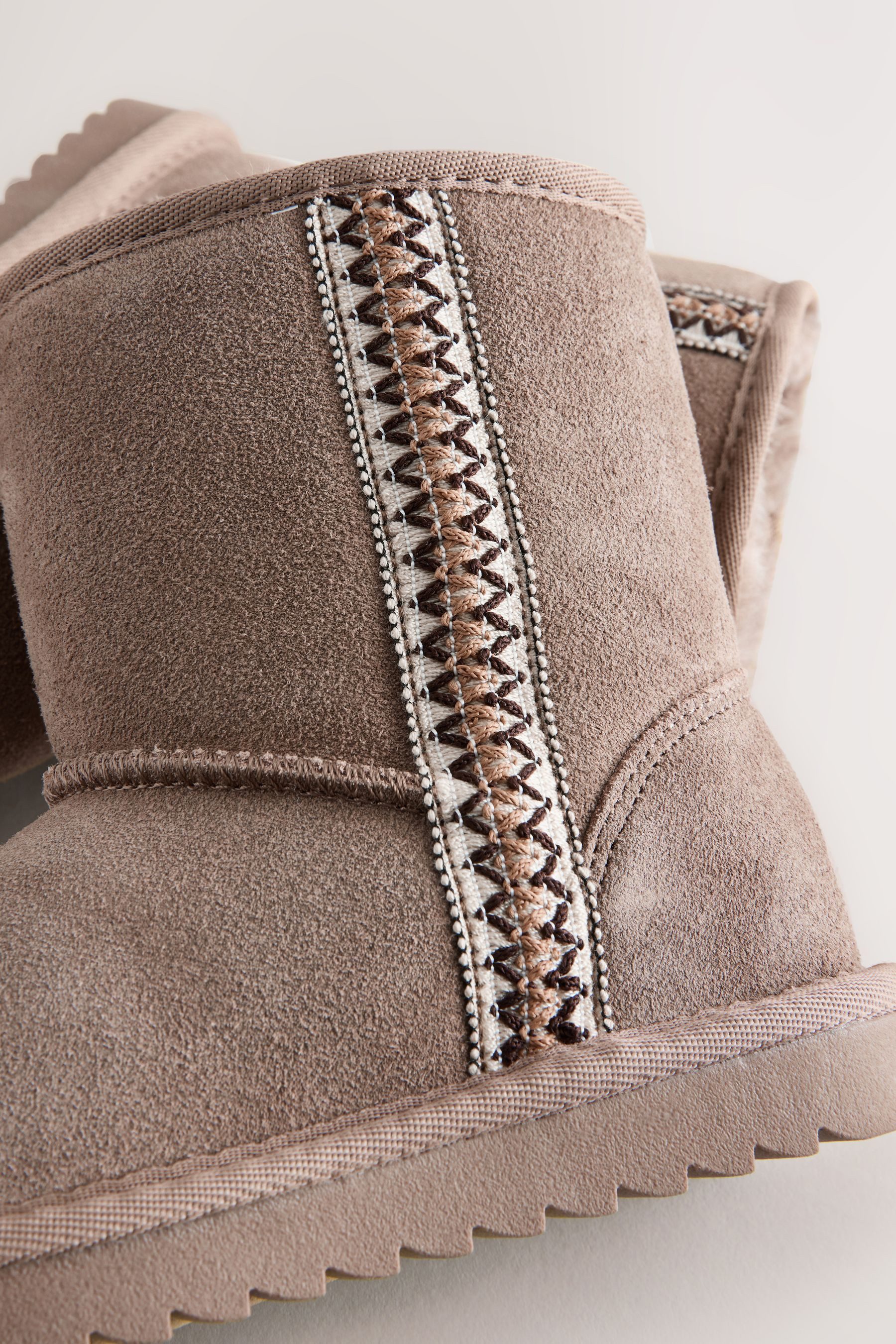 Next Wasserabweisende Schlupfstiefel aus Veloursleder Stiefel (1-tlg)
