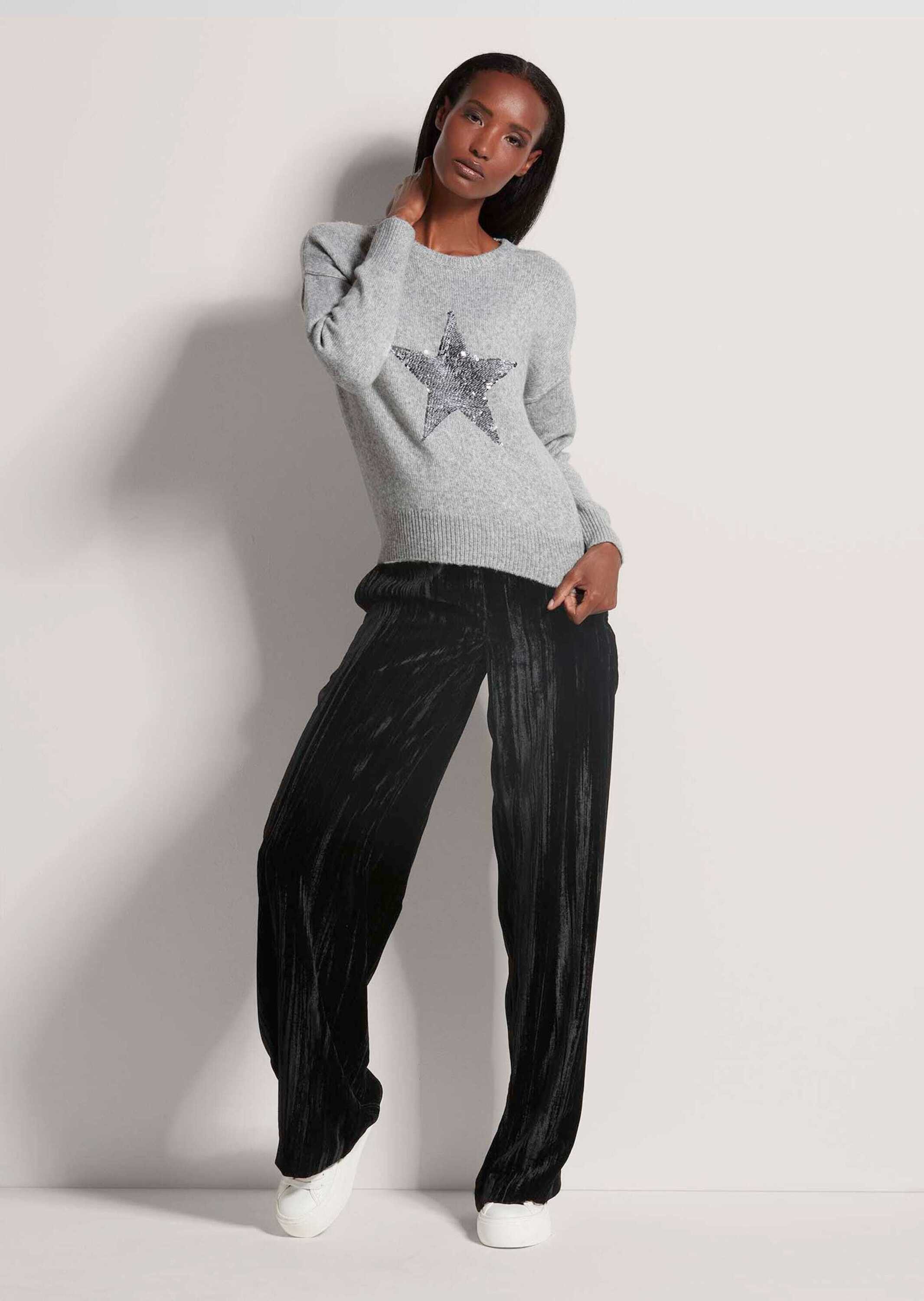 MADELEINE Strickpullover Rundhals-Pullover mit Applikation Uni-Design mit klassischem Rundhalsausschnitt und Langarm