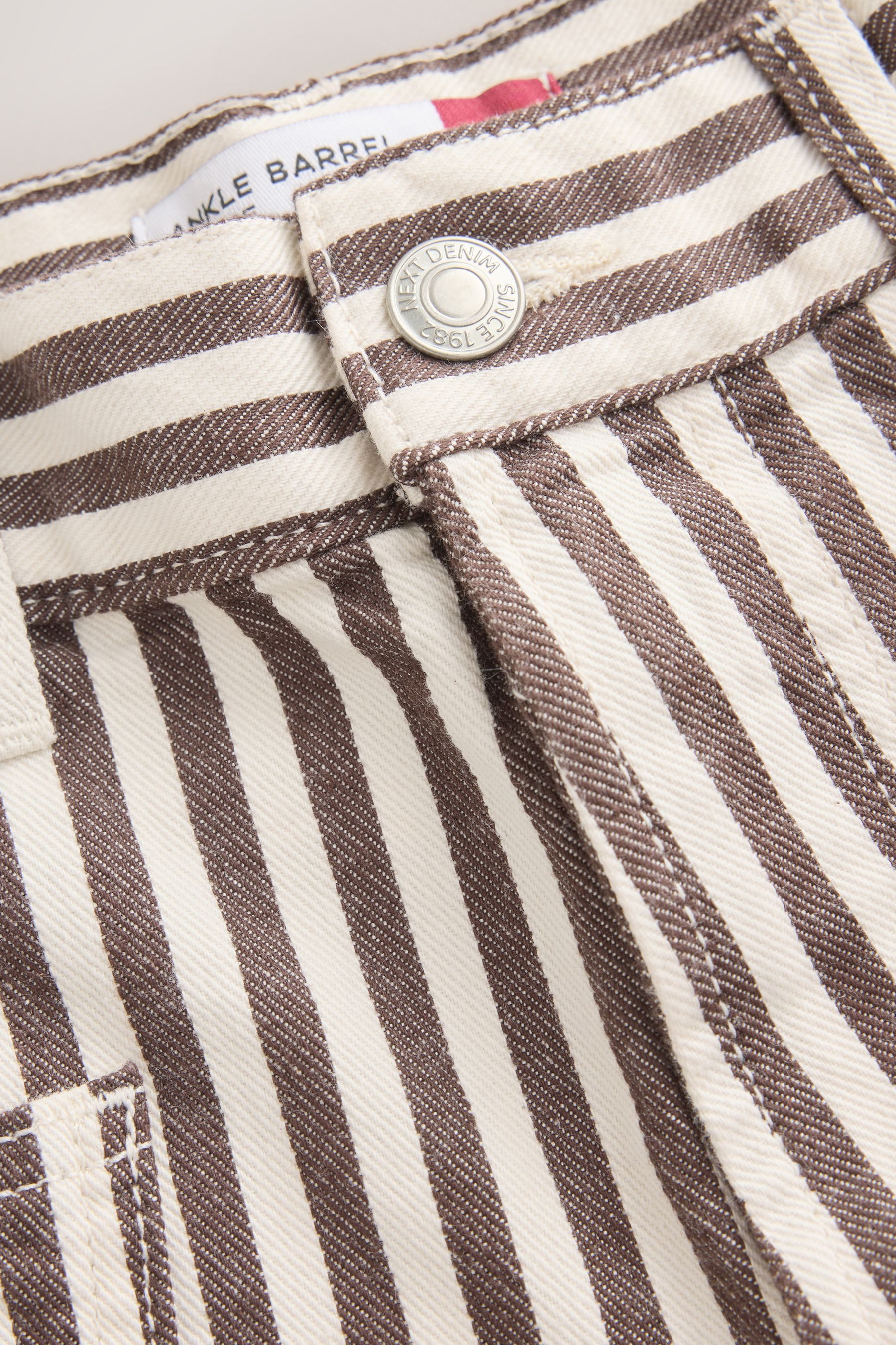 Next Weite Jeans Barrel Fit Jeans mit zwei Taschen, Kurzgröße (1-tlg)