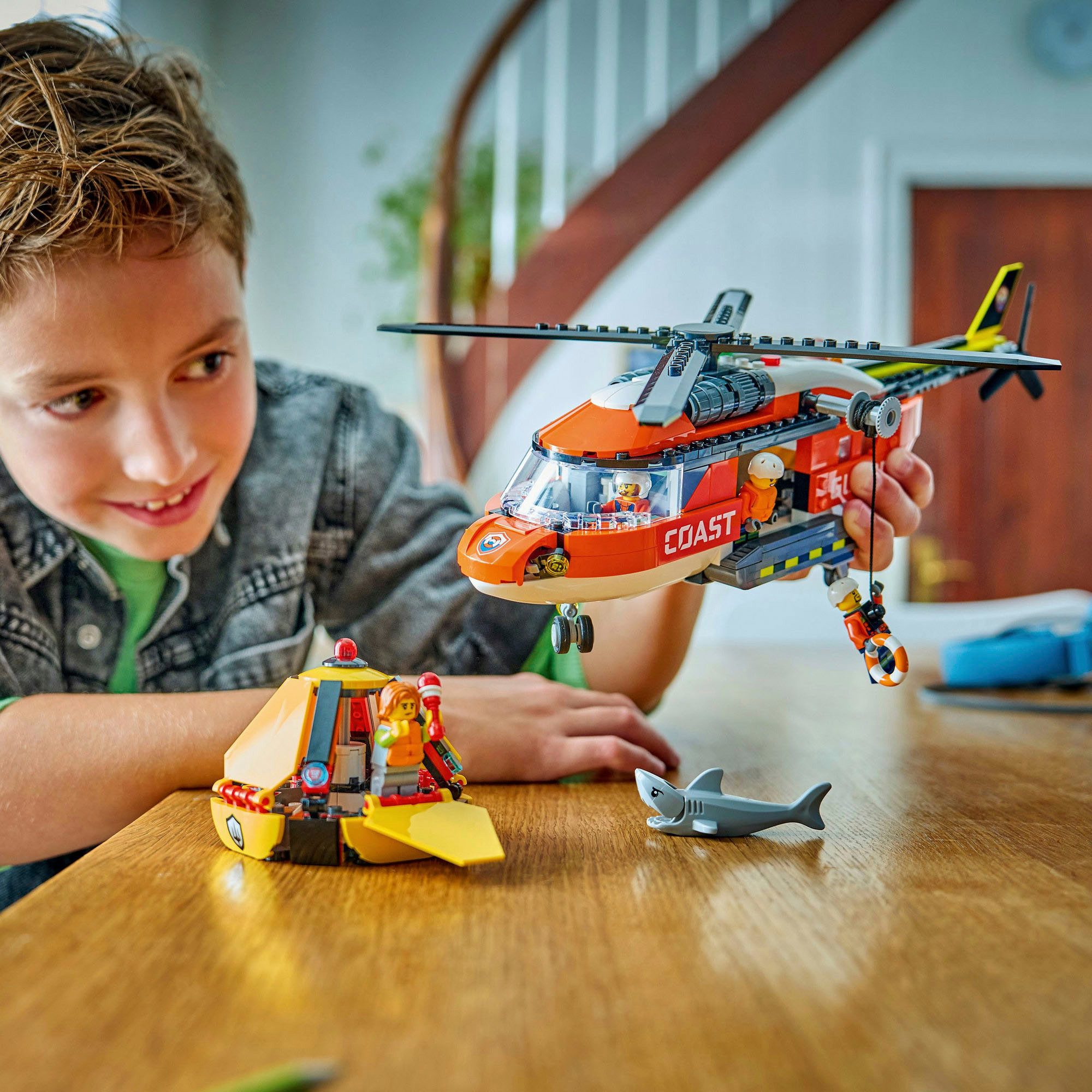 LEGO® Hubschrauber der Küstenwache (60503), LEGO City Konstruktionsspielsteine, (551 St), Made in Europe – Bild 2 von 5