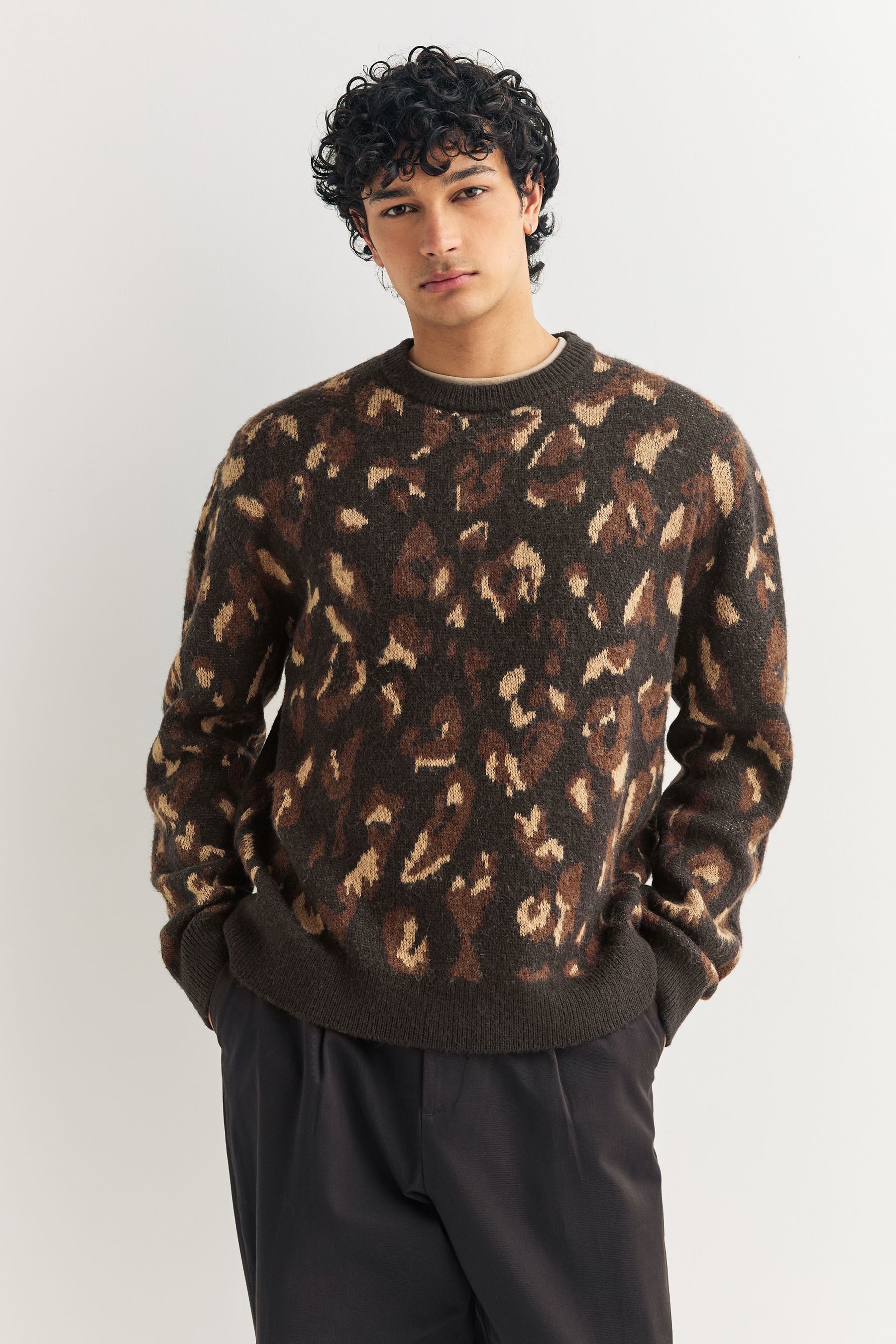 Next Rundhalspullover Relaxed Fit Rundhalspullover mit Leoparden-Print (1-tlg)